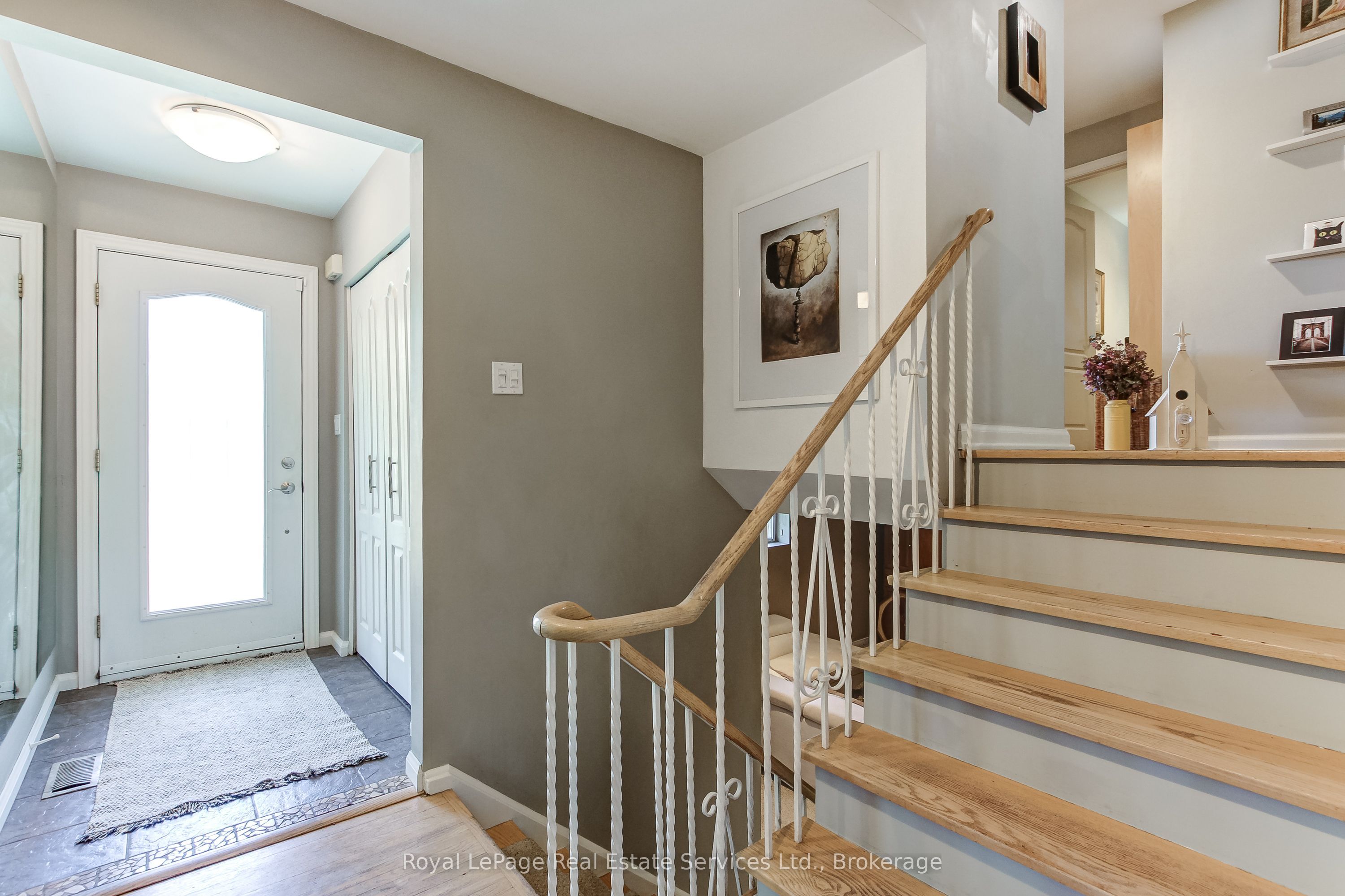 556 Trafford Crescent