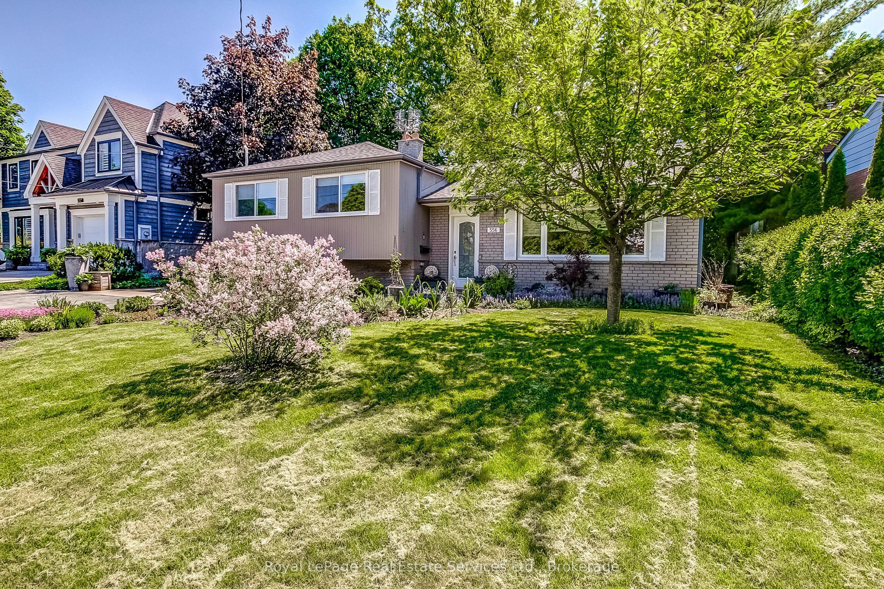 556 Trafford Crescent