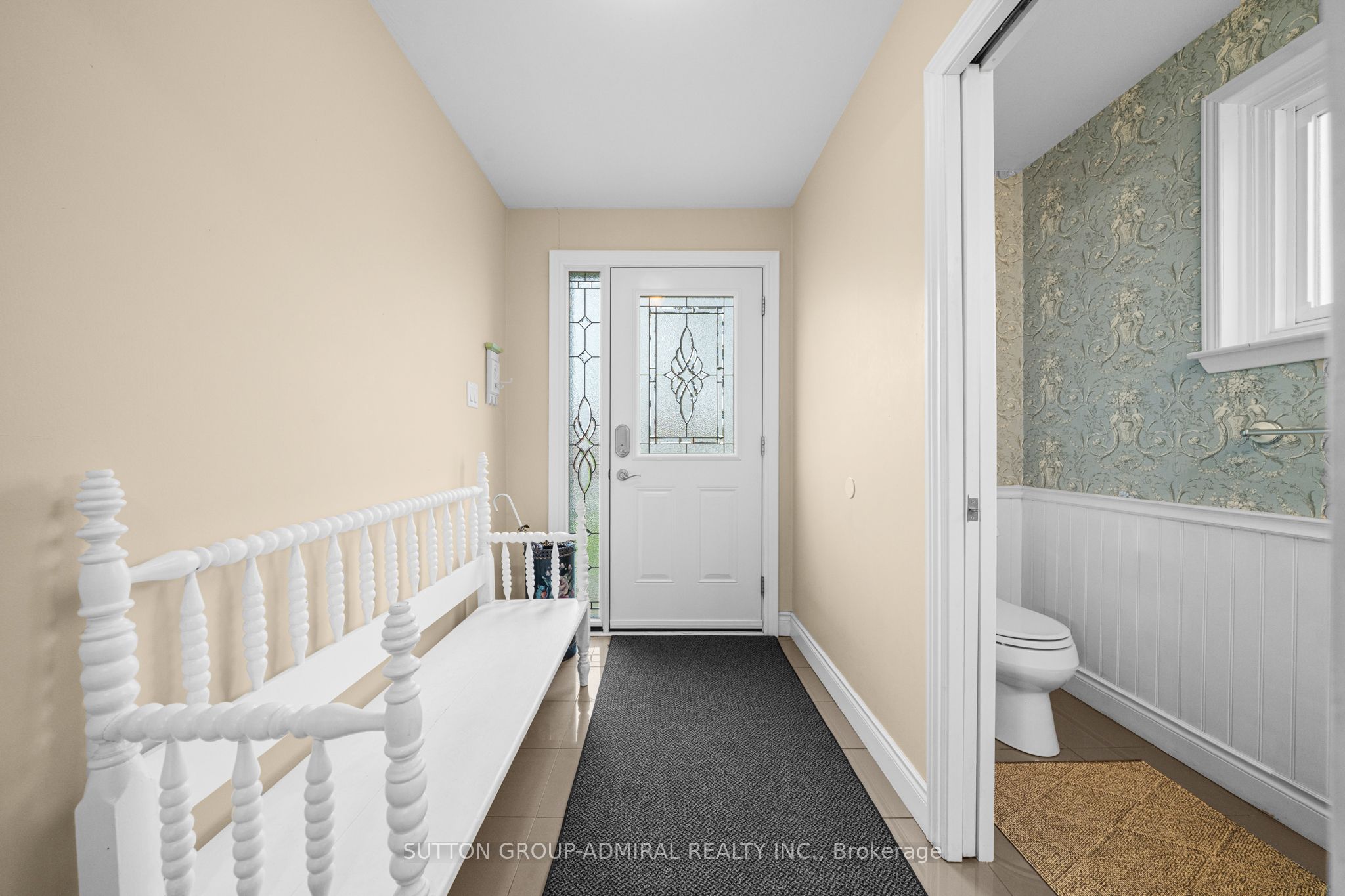 1295 Napier Crescent