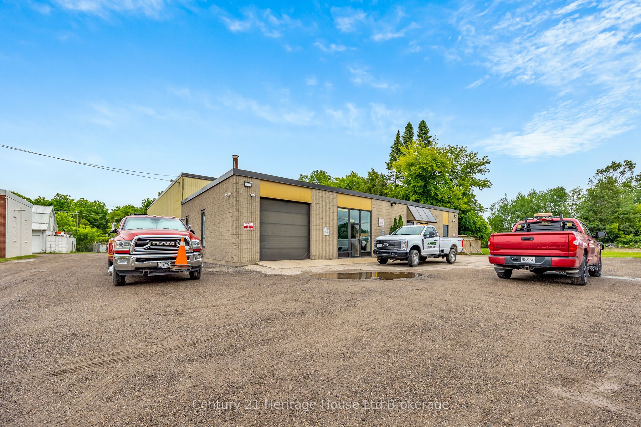 905 Dufferin Street