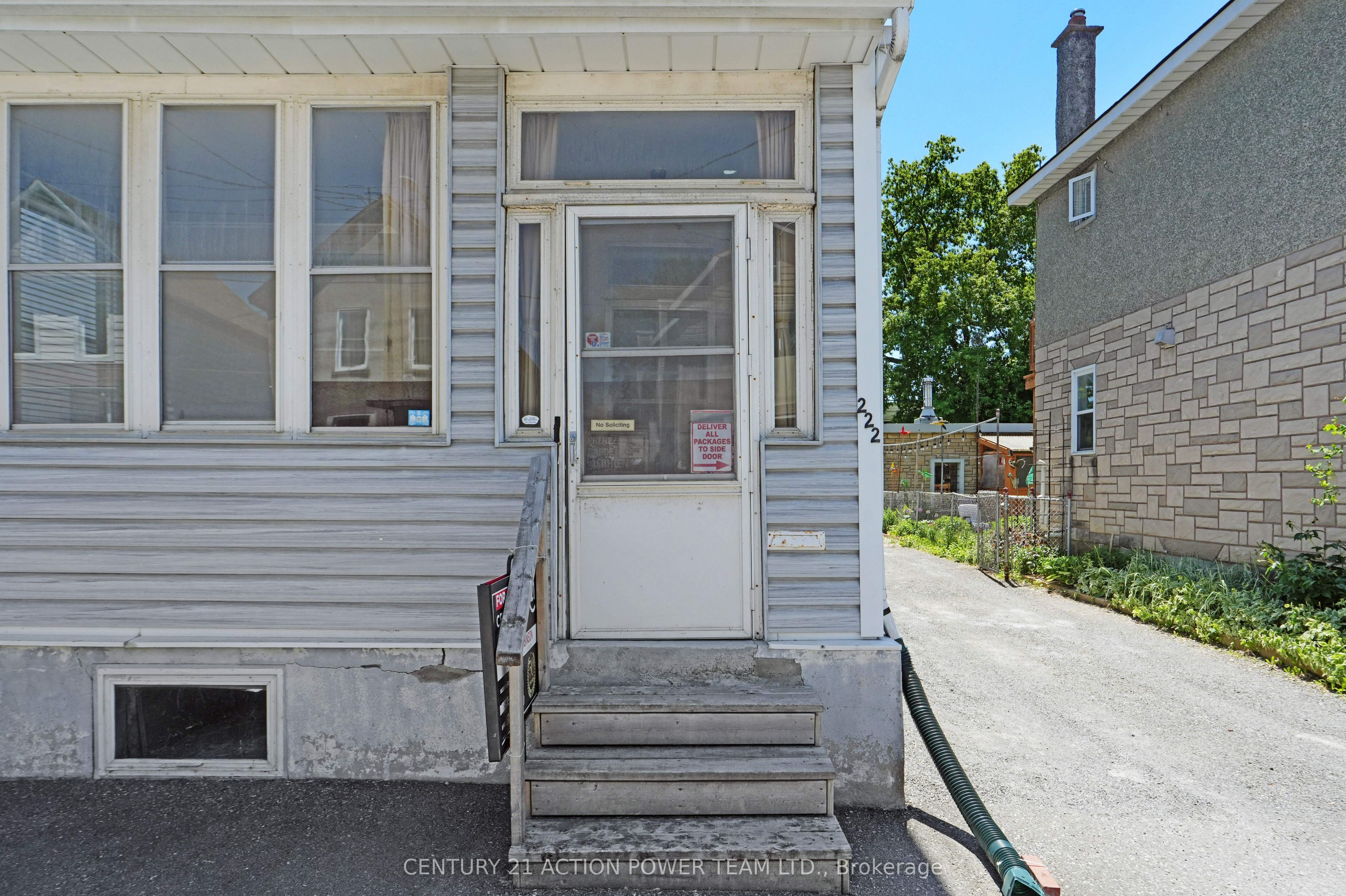 222 Montfort Street