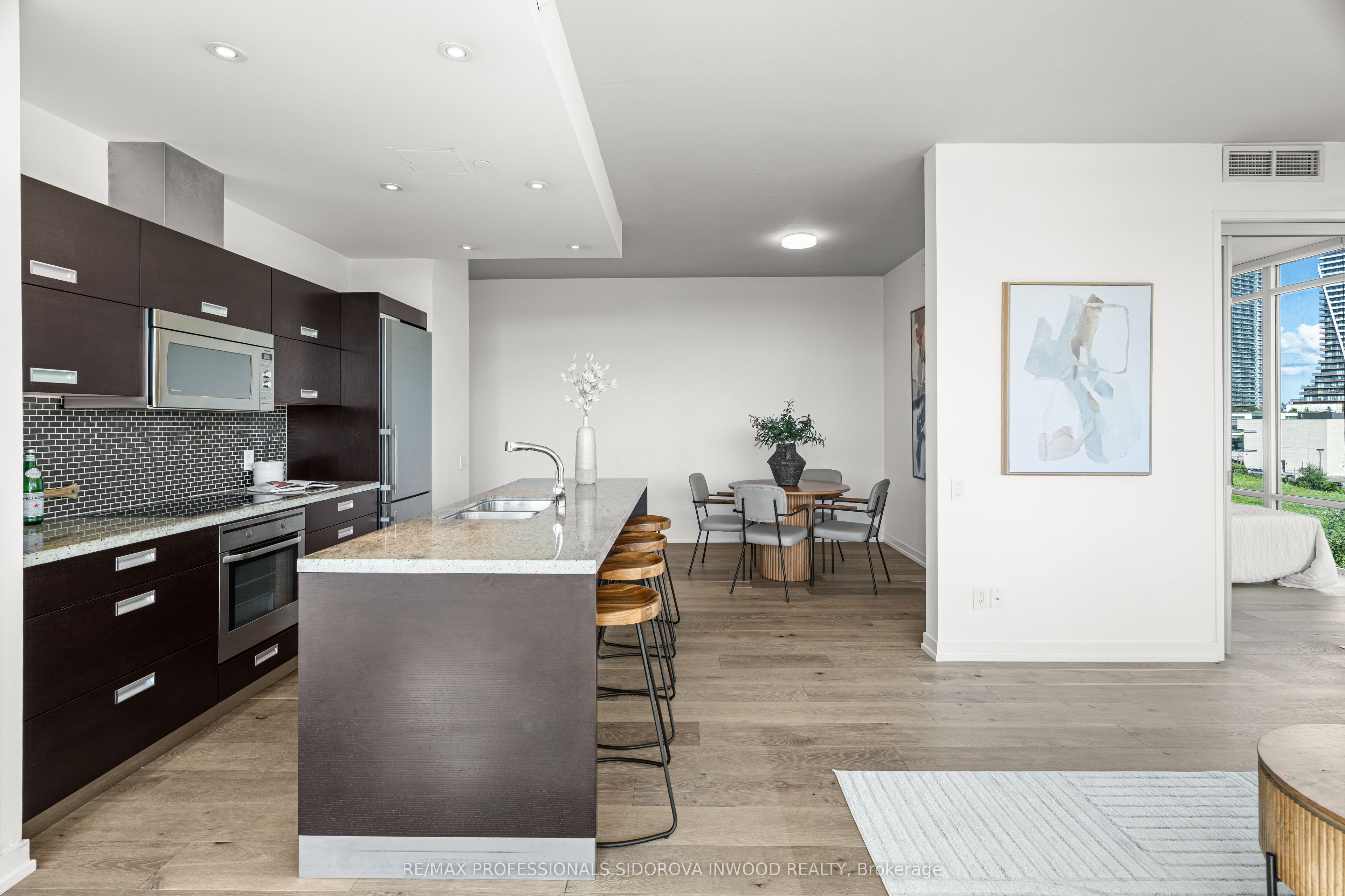 88 Park Lawn Road 305