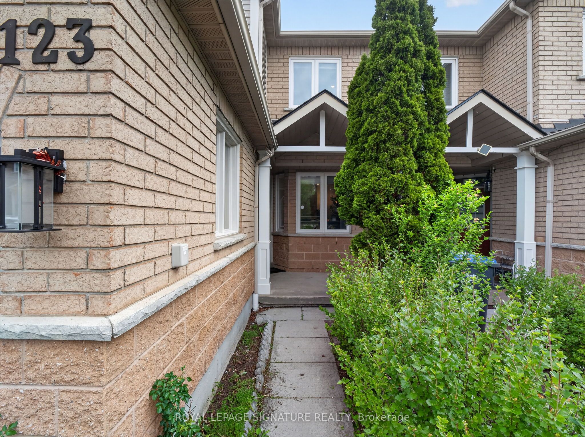 833 Scollard Court 123