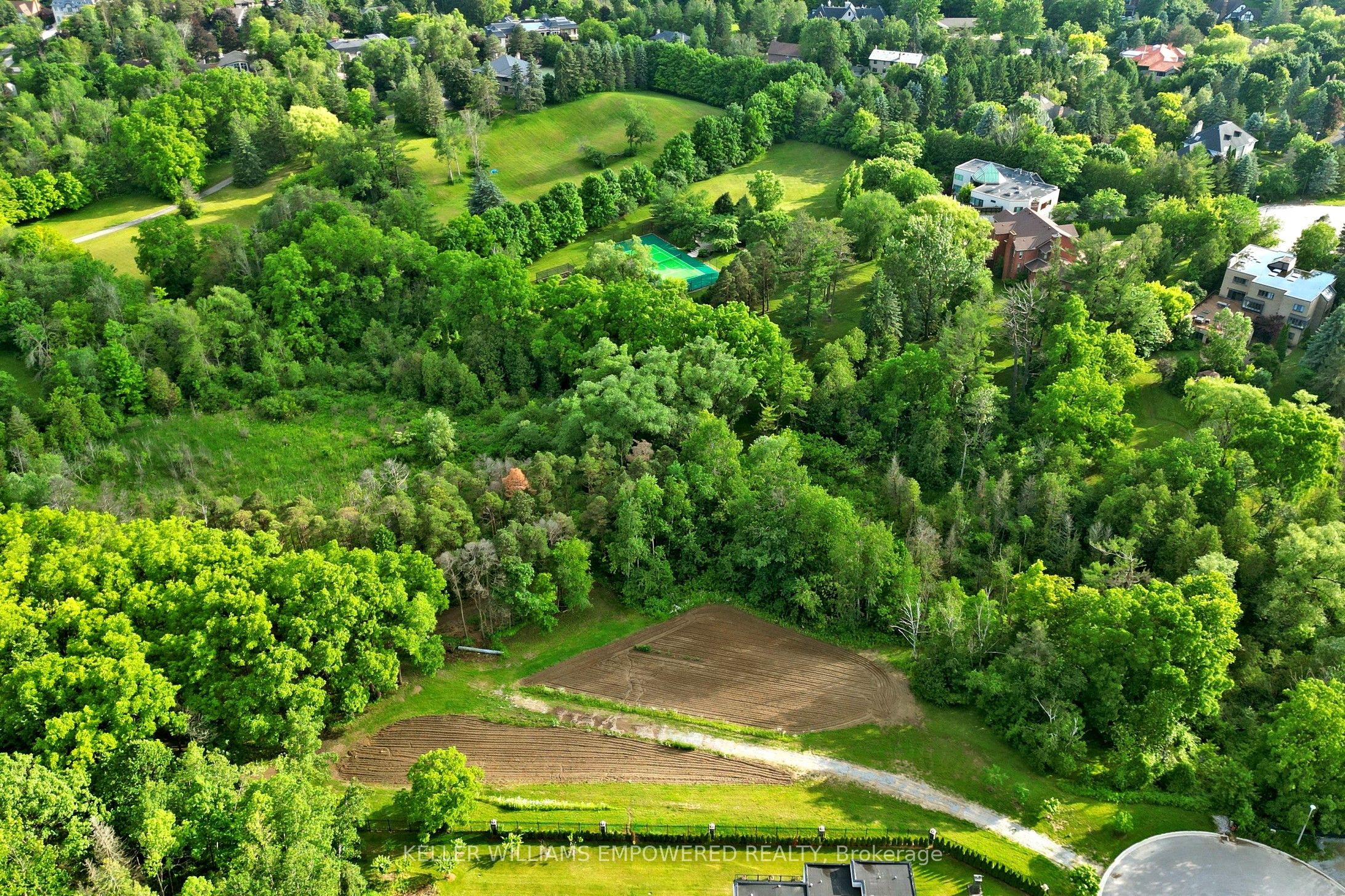 2 Honey Locust Court