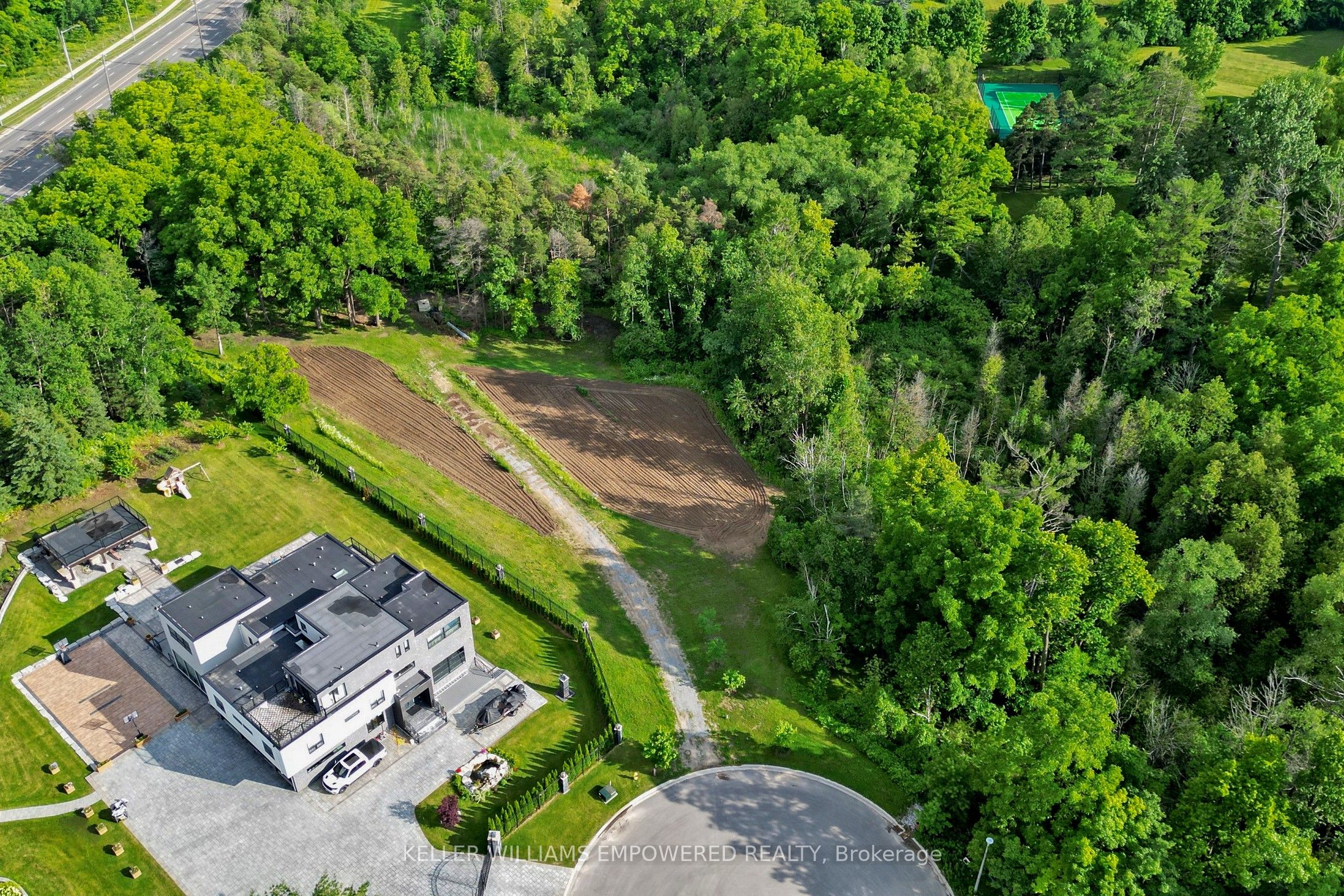 2 Honey Locust Court