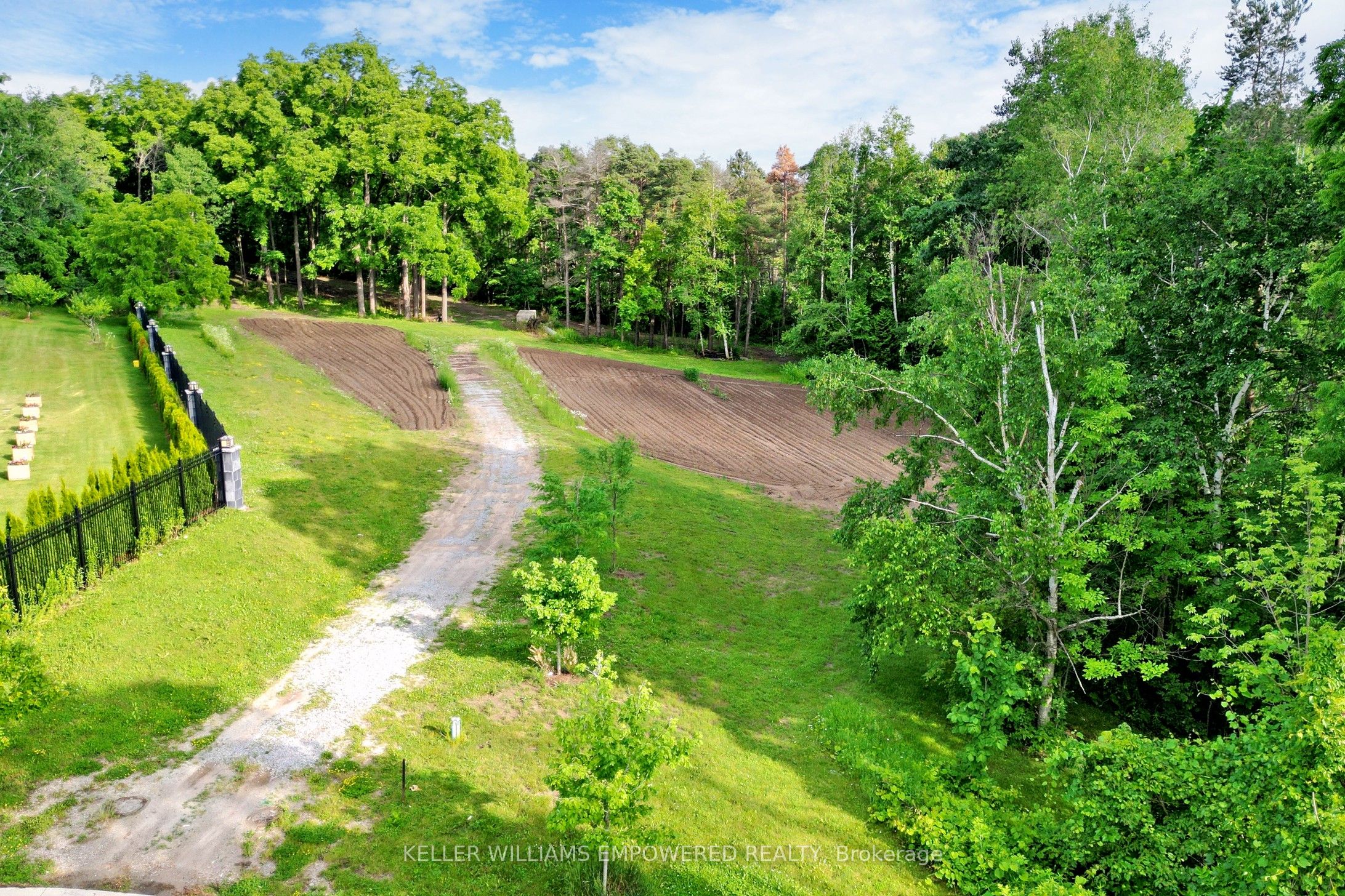 2 Honey Locust Court