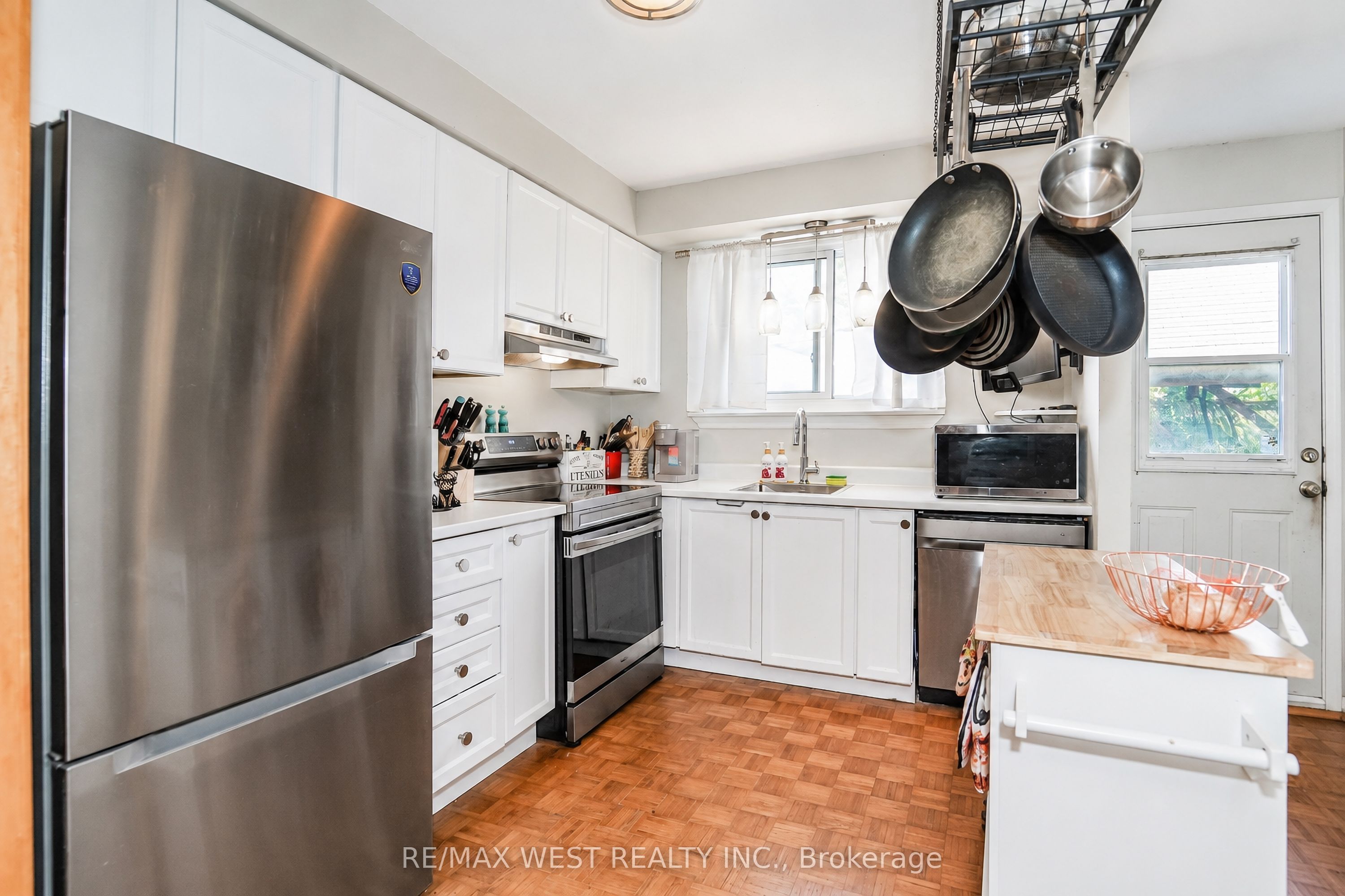1105 Valley Court