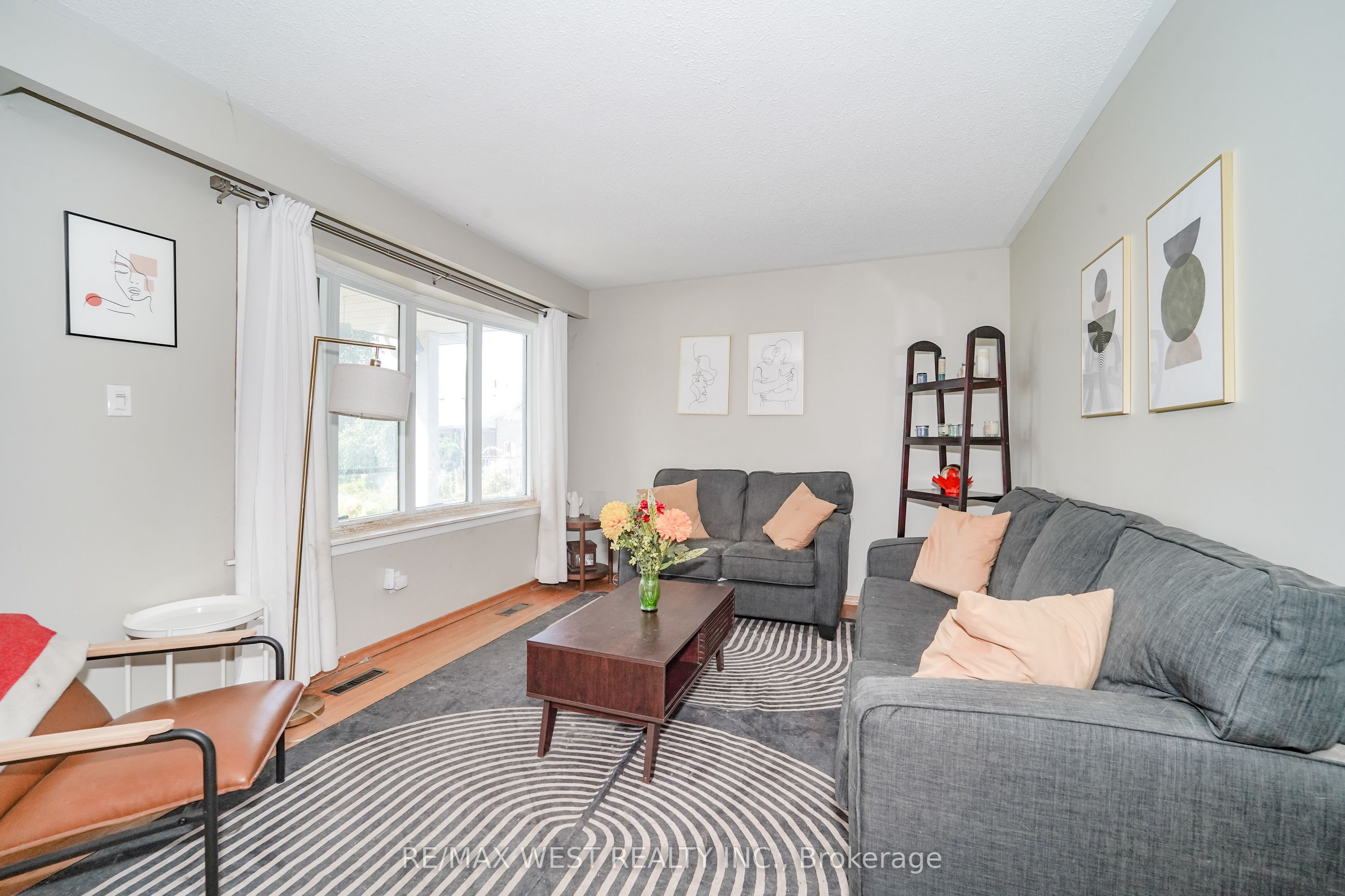 1105 Valley Court