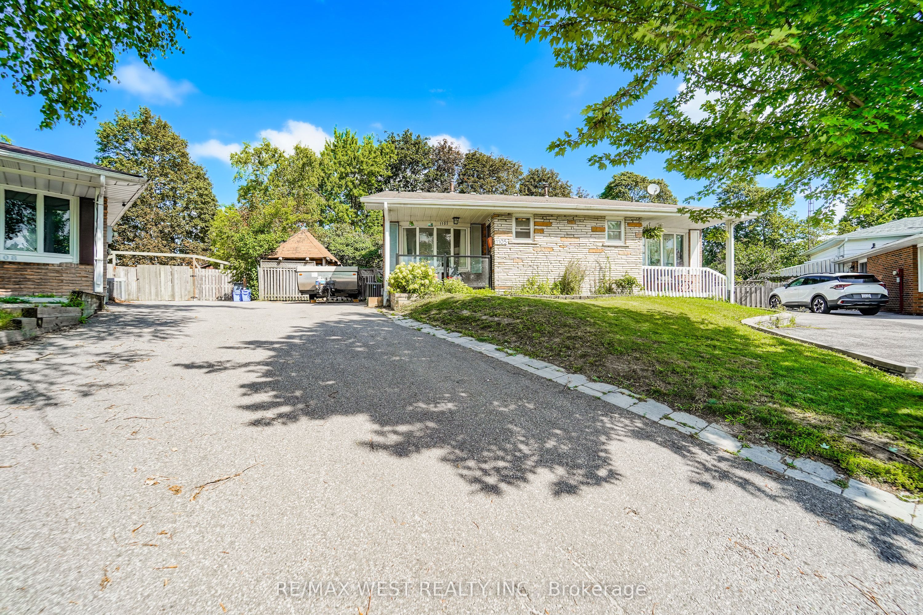 1105 Valley Court