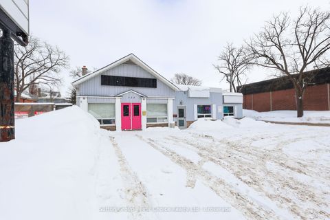 123 Waterloo Street S Stratford ON N5A 4B3