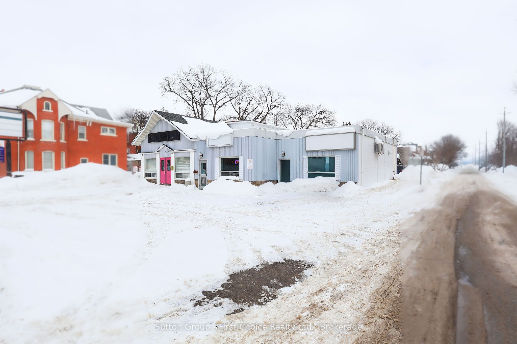 123 Waterloo Street S