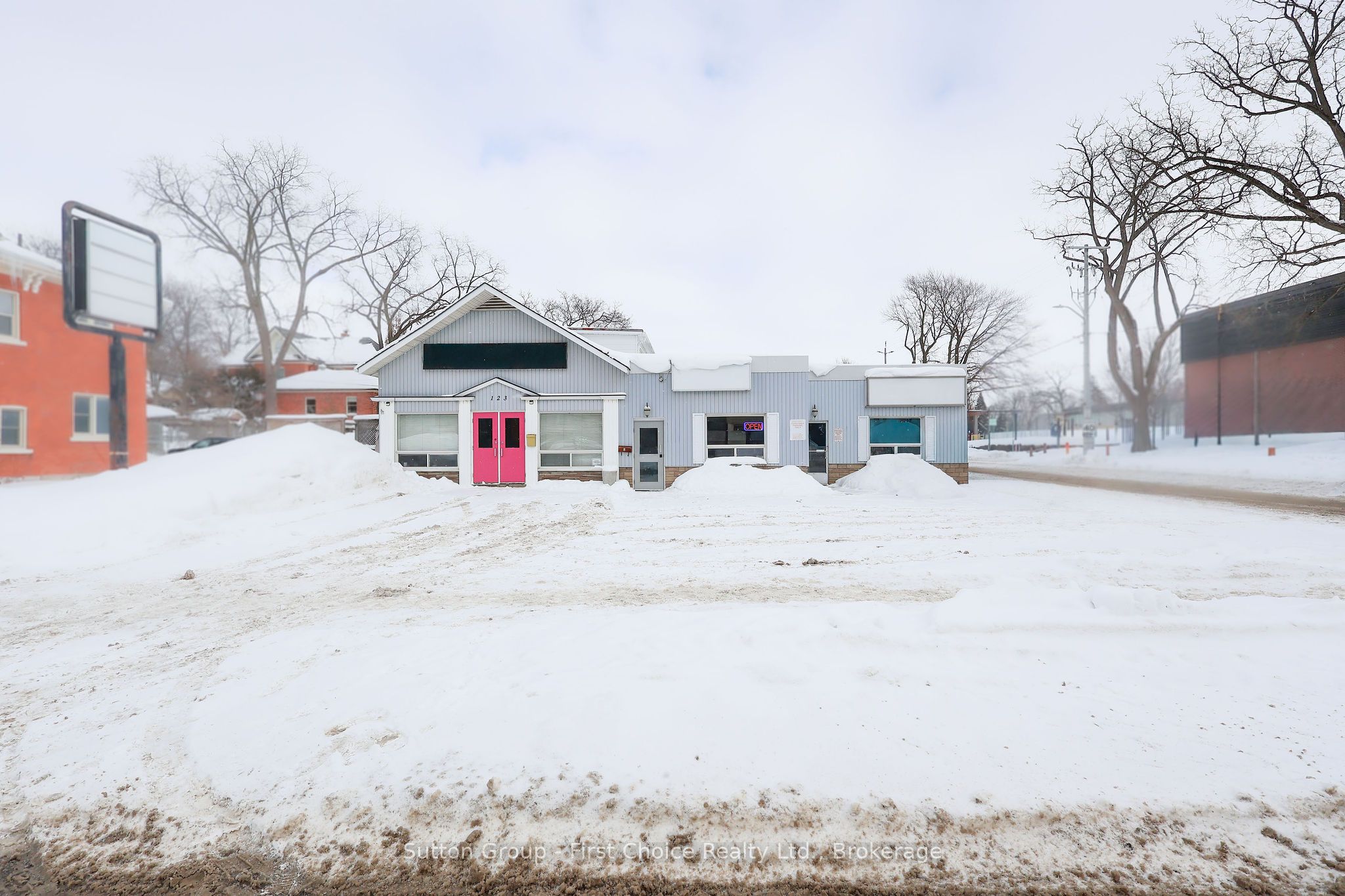 123 Waterloo Street S