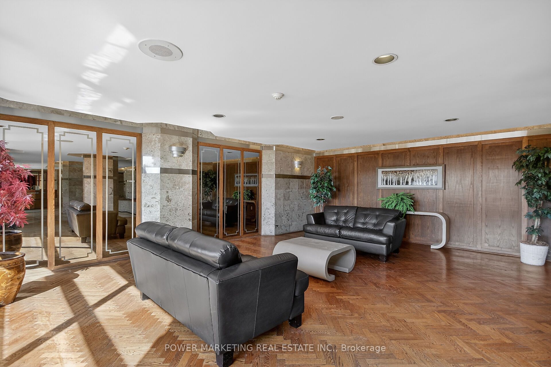 2759 CAROUSEL Crescent 1206