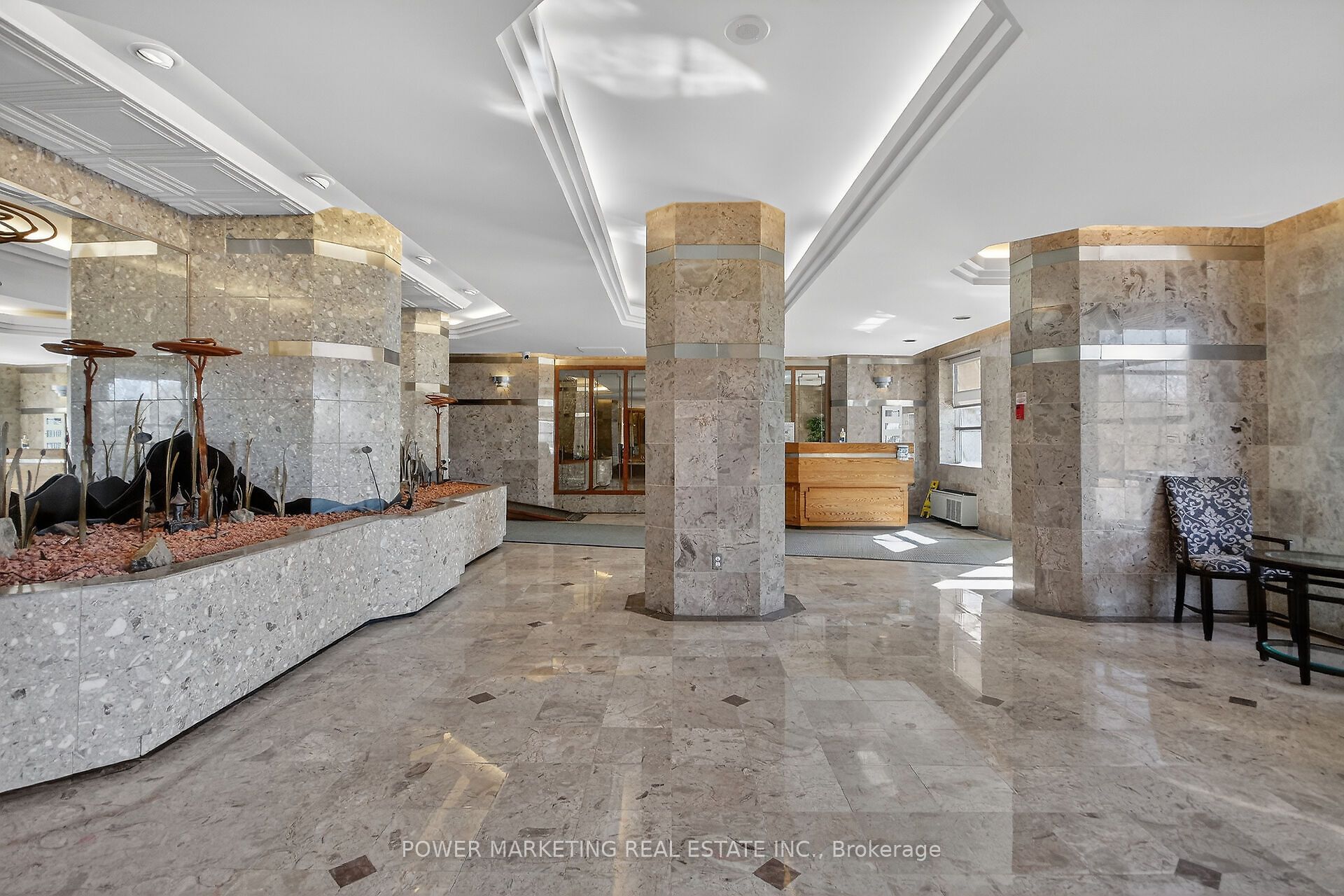 2759 CAROUSEL Crescent 1206