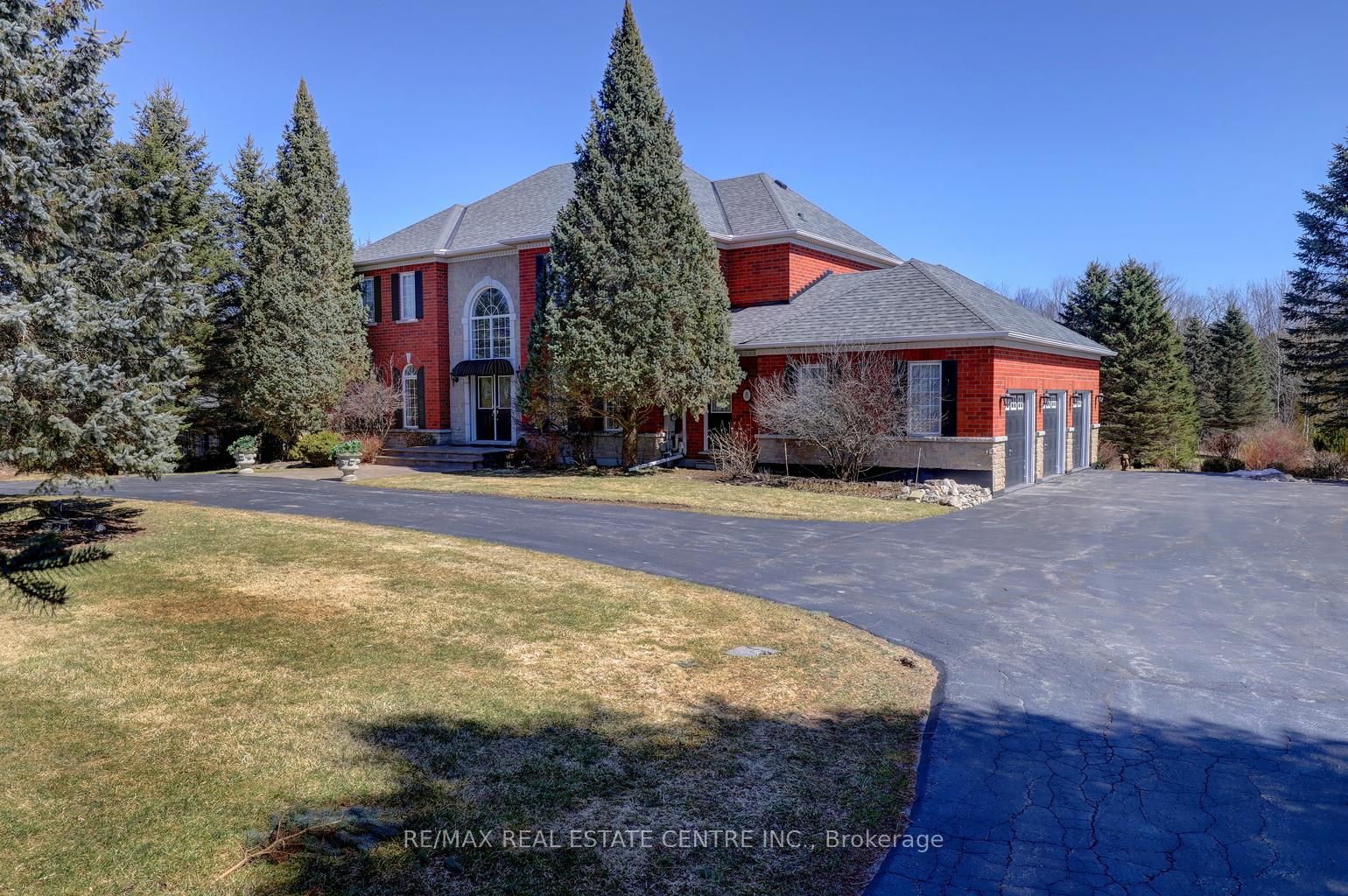 8 Deer Run Crescent