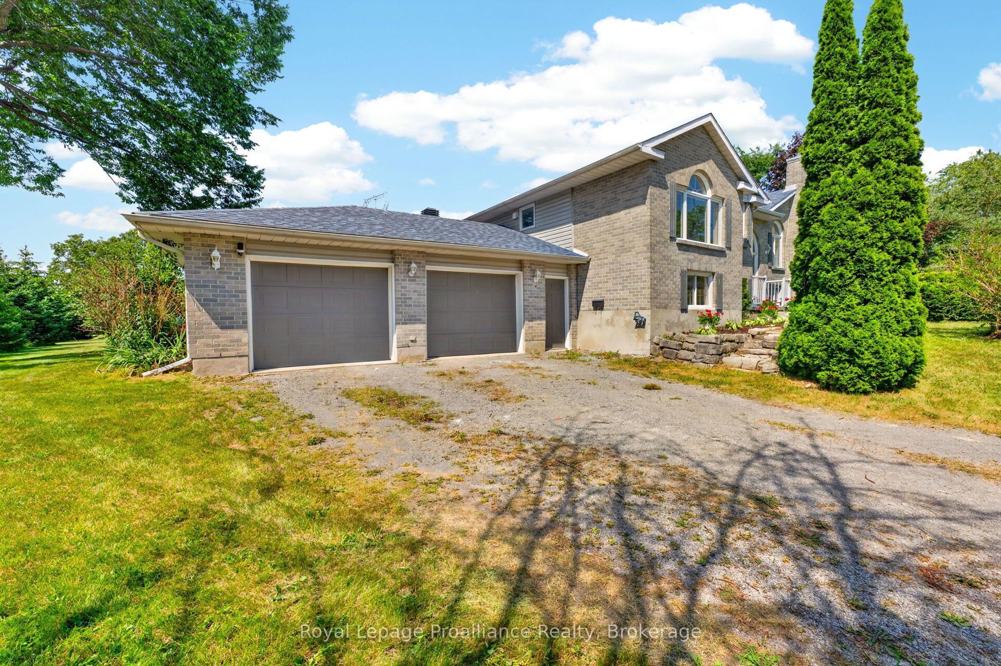 3561 Vienna Crescent