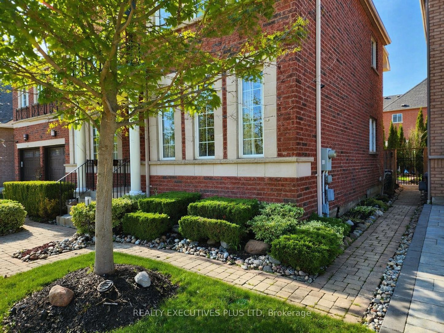 46 Williamson Drive W