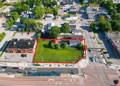 11 Main St (432/438 Davis) N/A E Newmarket ON L3Y 3Y1