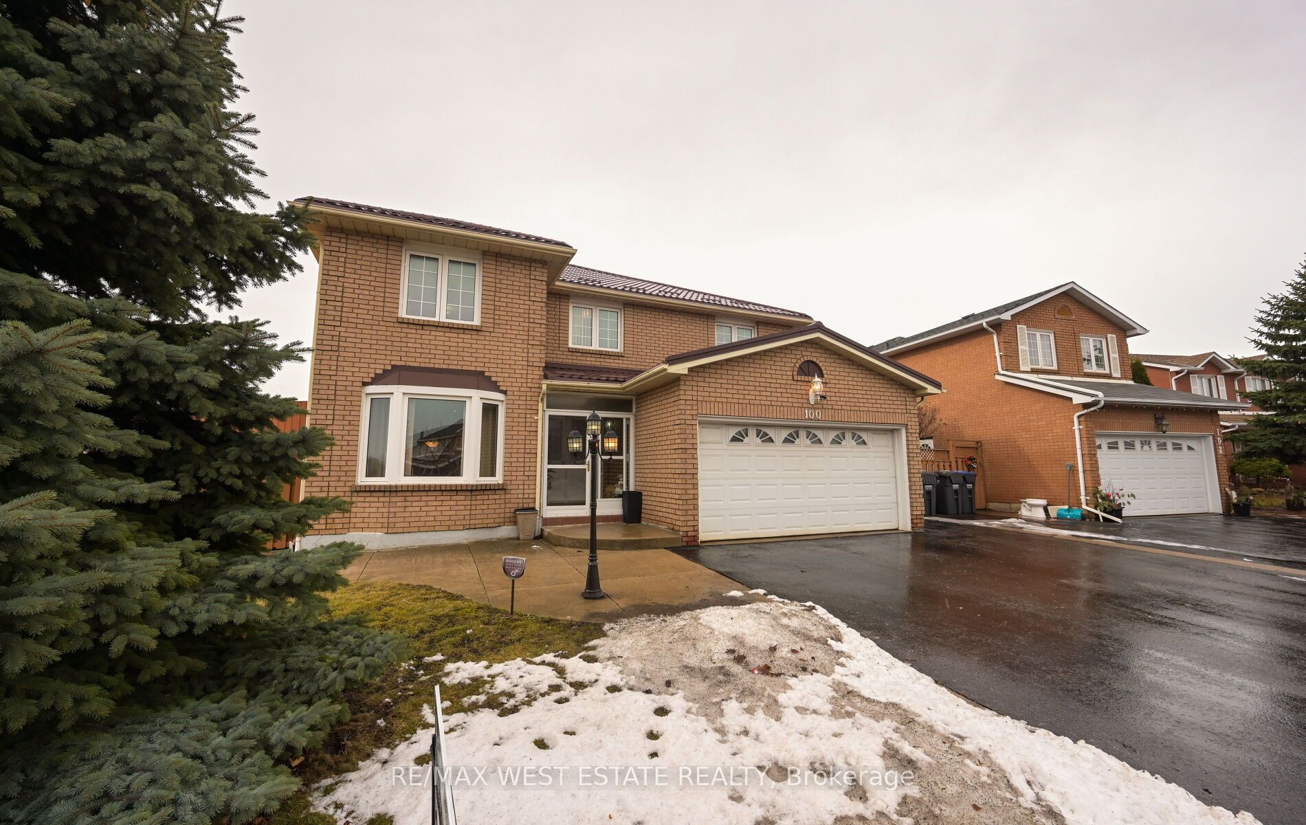 100 Hinchley Wood Grove