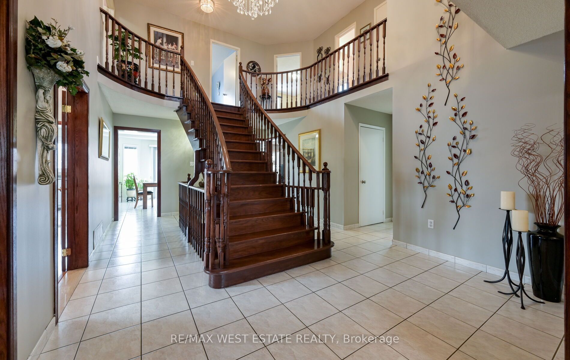 100 Hinchley Wood Grove