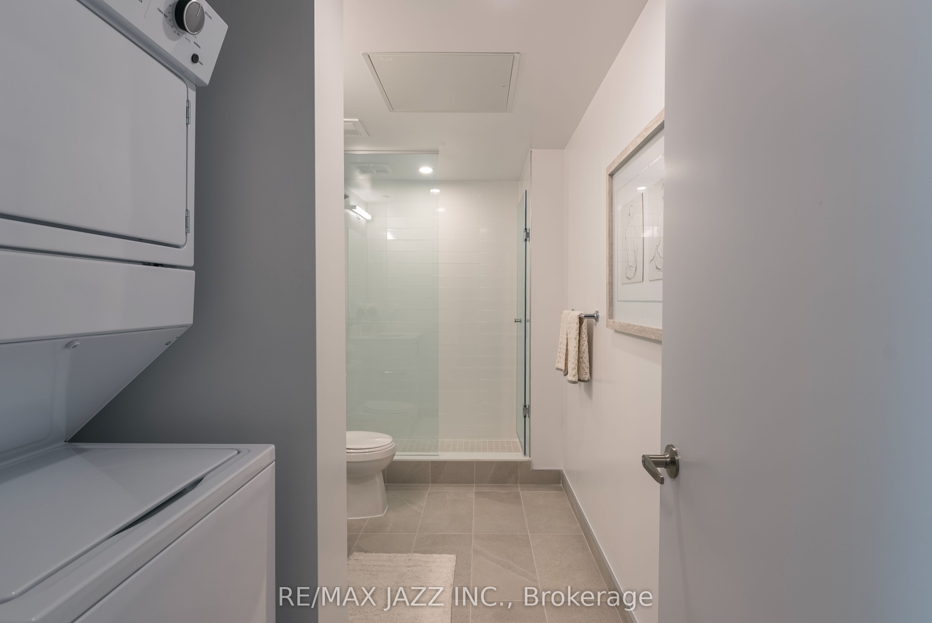 80 Bond Street E 1407