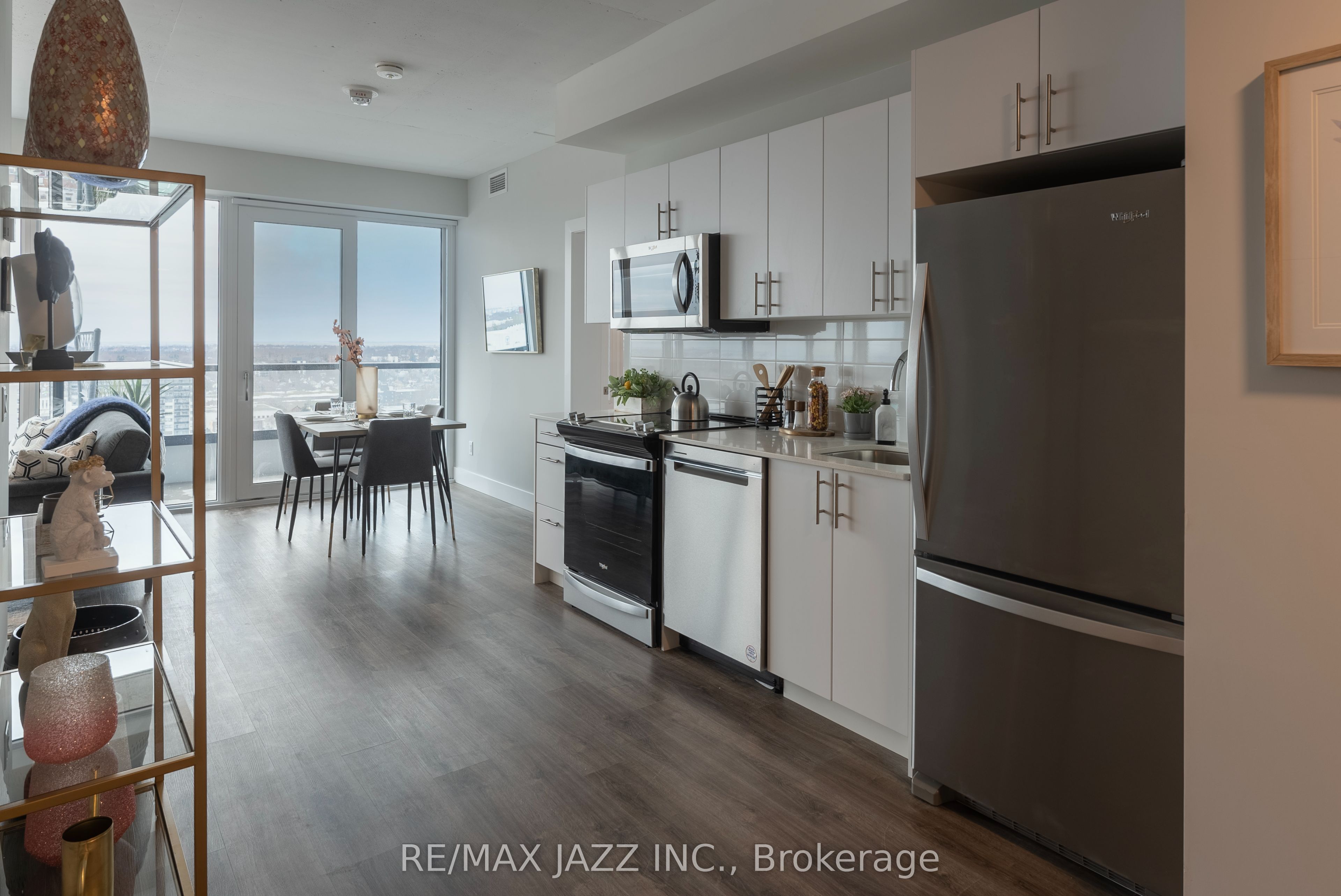 80 Bond Street E 1407