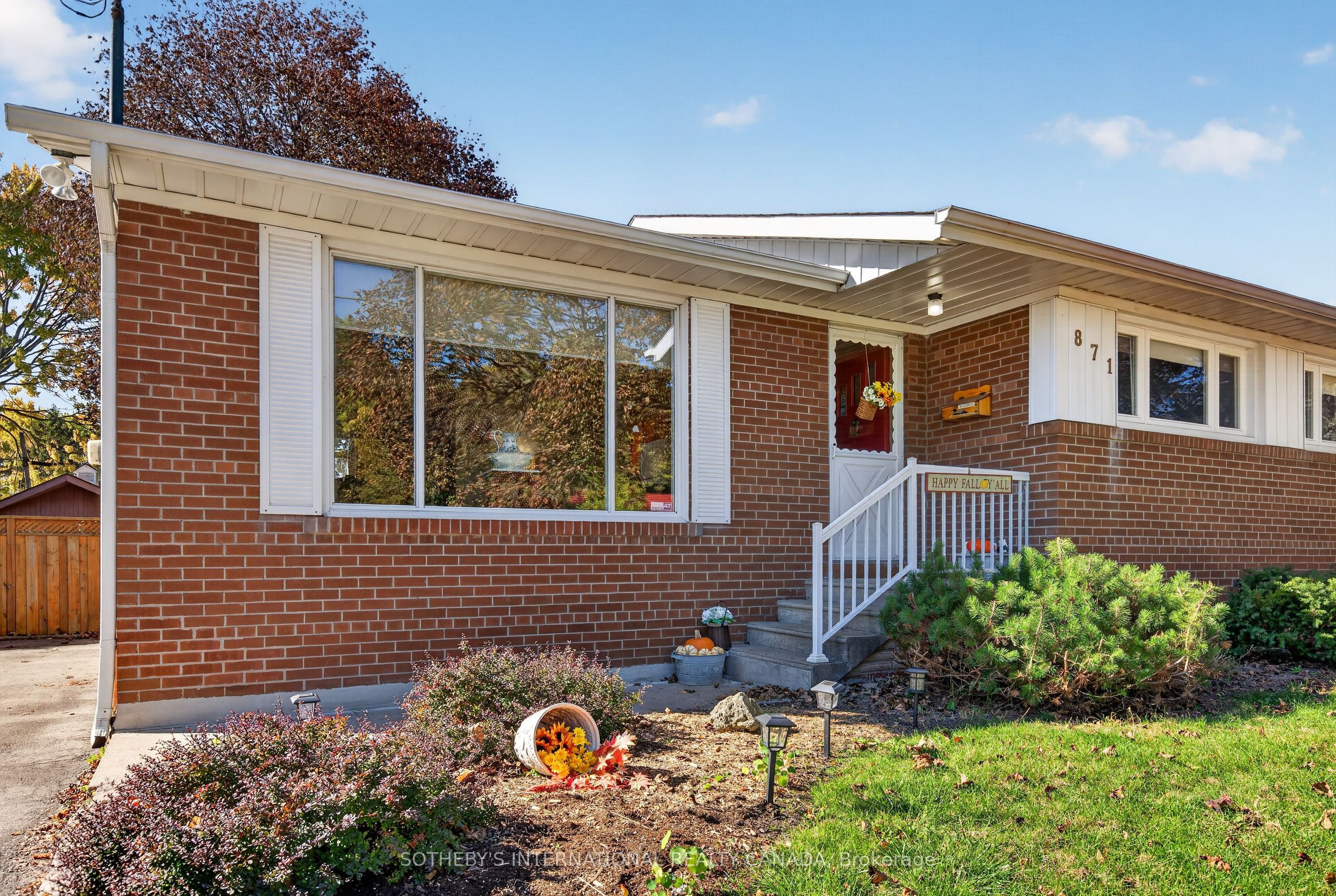 871 Mississauga Valley Boulevard