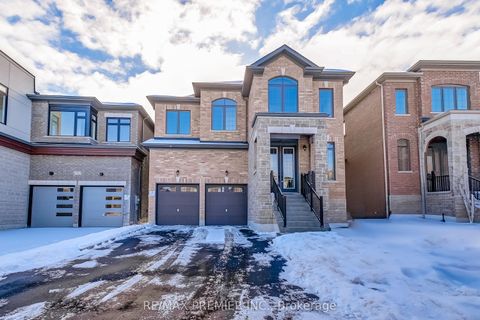 207 Fallharvest Way Whitchurch-Stouffville ON L4A 5C2