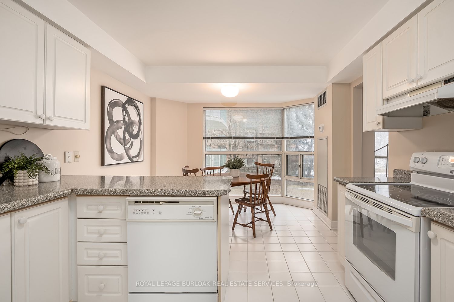 2190 Lakeshore Road 205