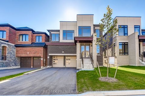 215 Fallharvest Way Whitchurch-Stouffville ON L4A 0S1