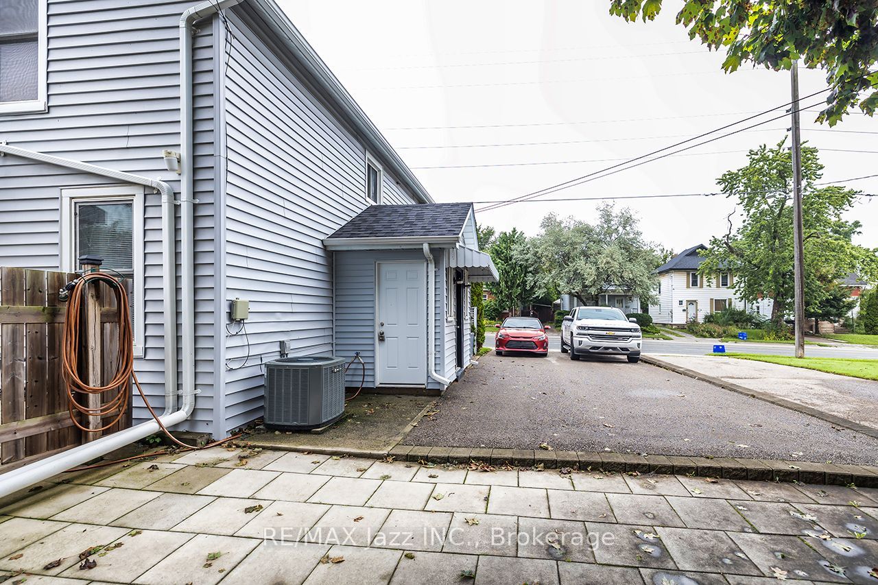 97 Adelaide Avenue E East