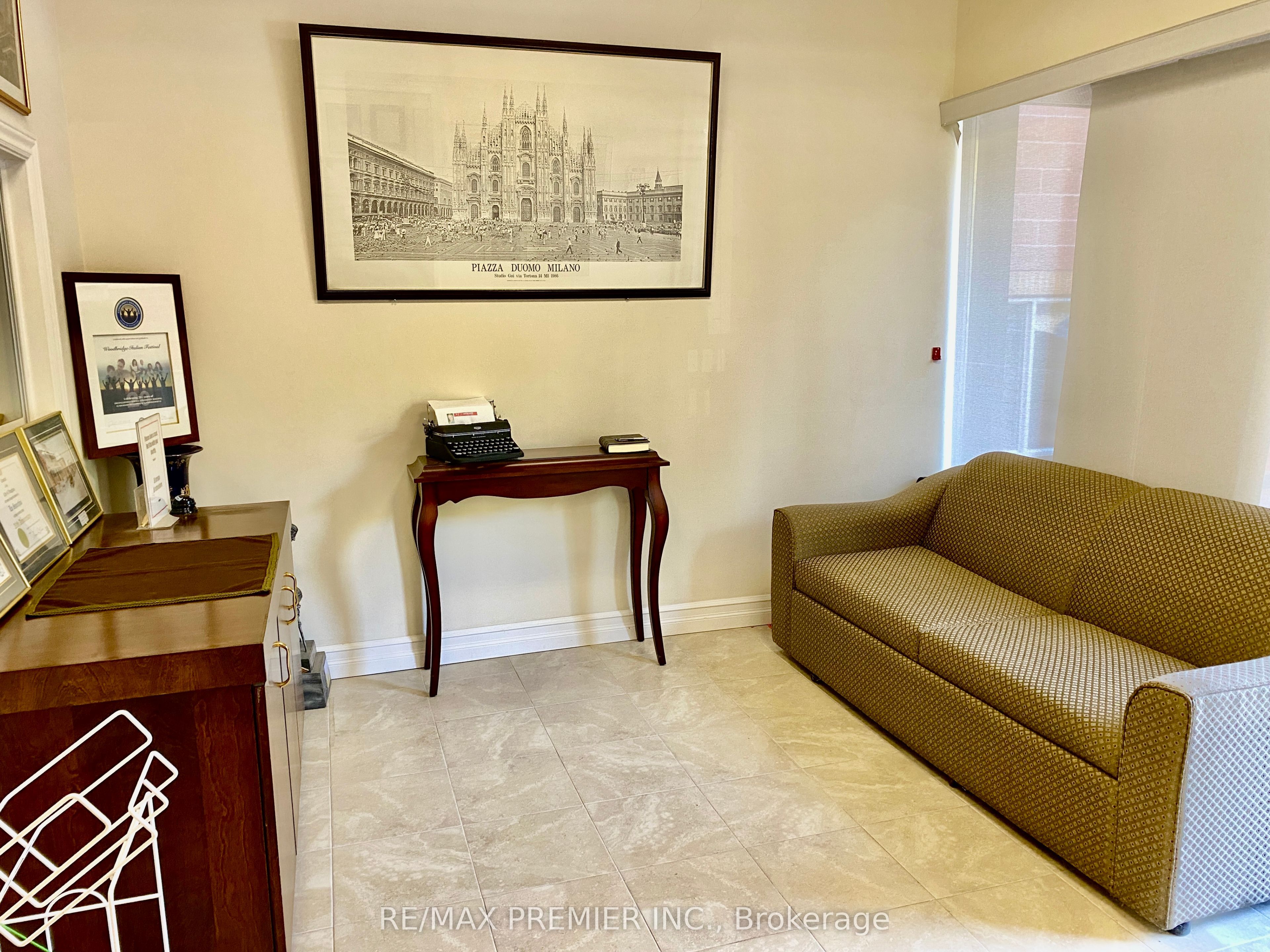 140 Woodbridge Avenue Au 8 & 9