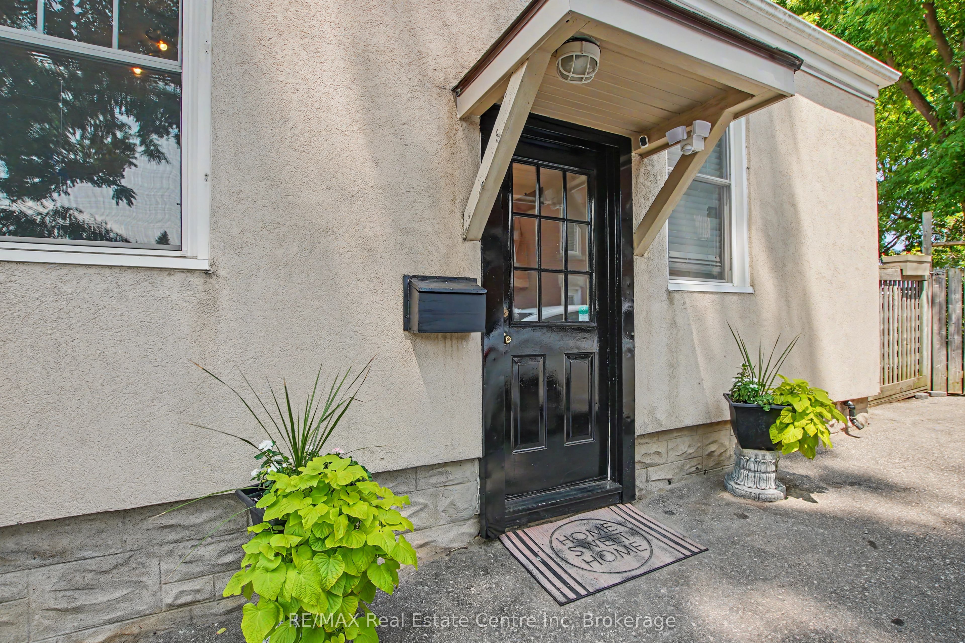 15 Elgin Street N