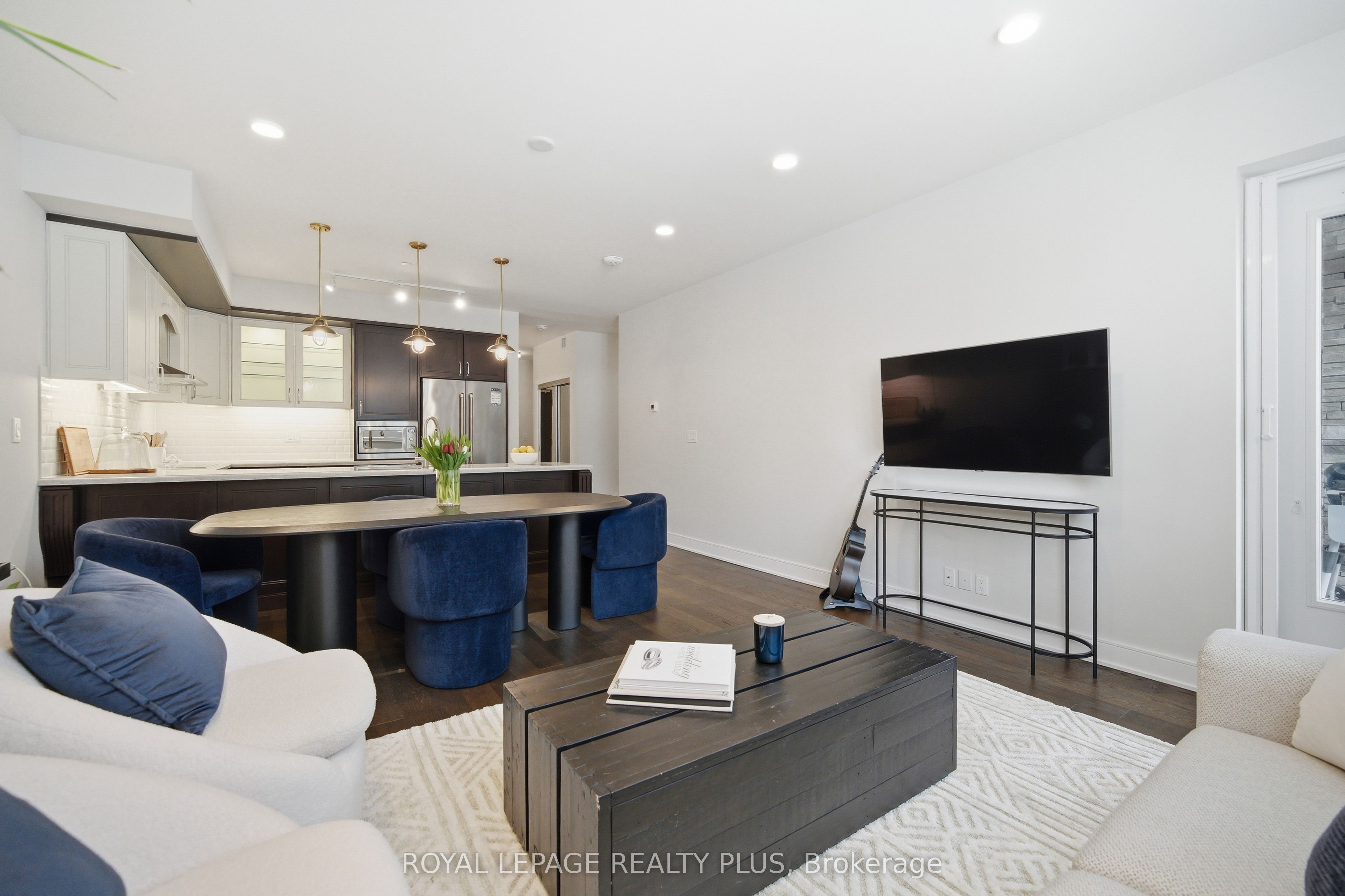 1575 Lakeshore Road W 117