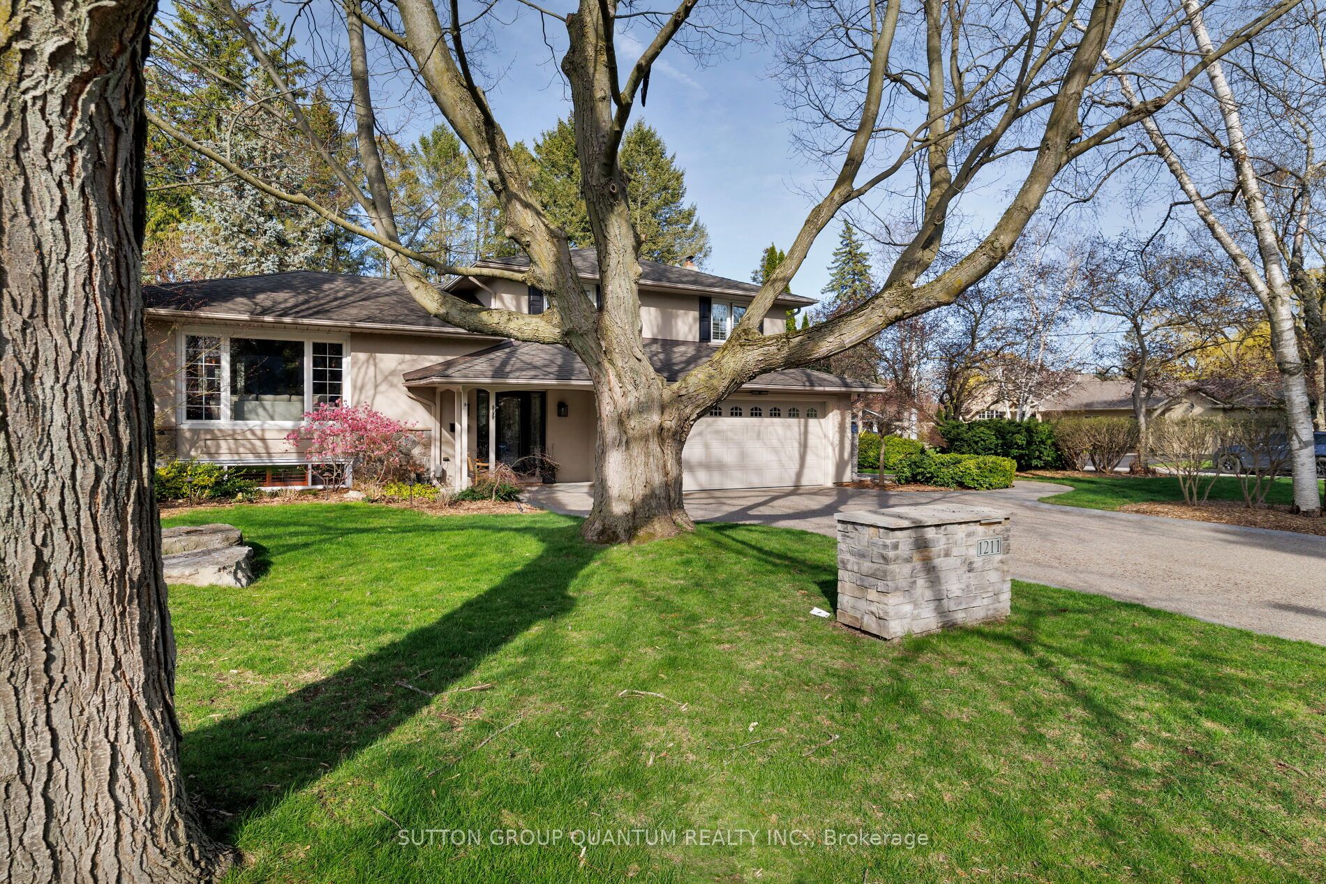 1211 Cloverbrae Crescent
