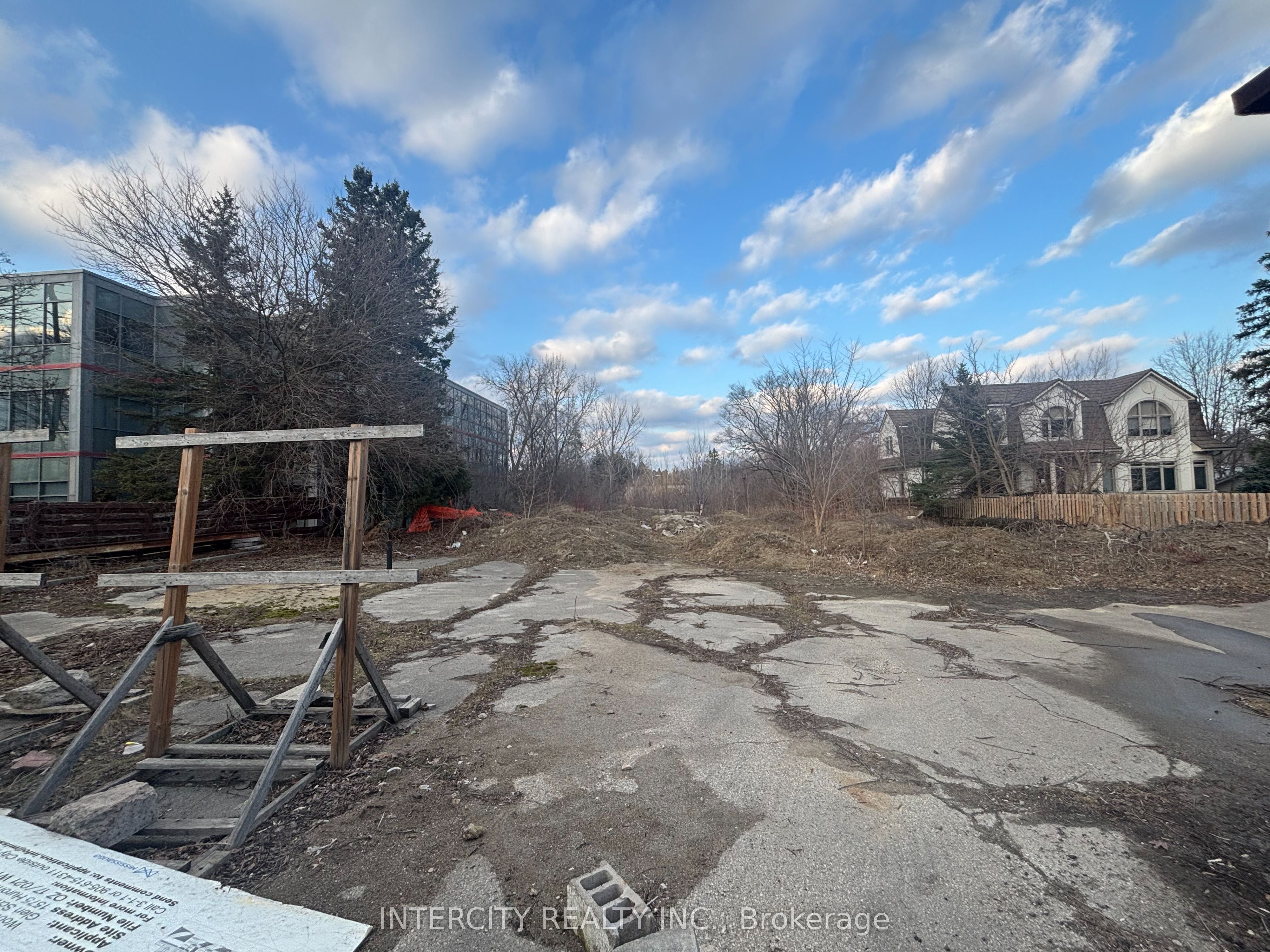 1575 Hurontario Street