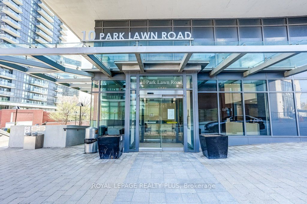 10 Park Lawn Road 524