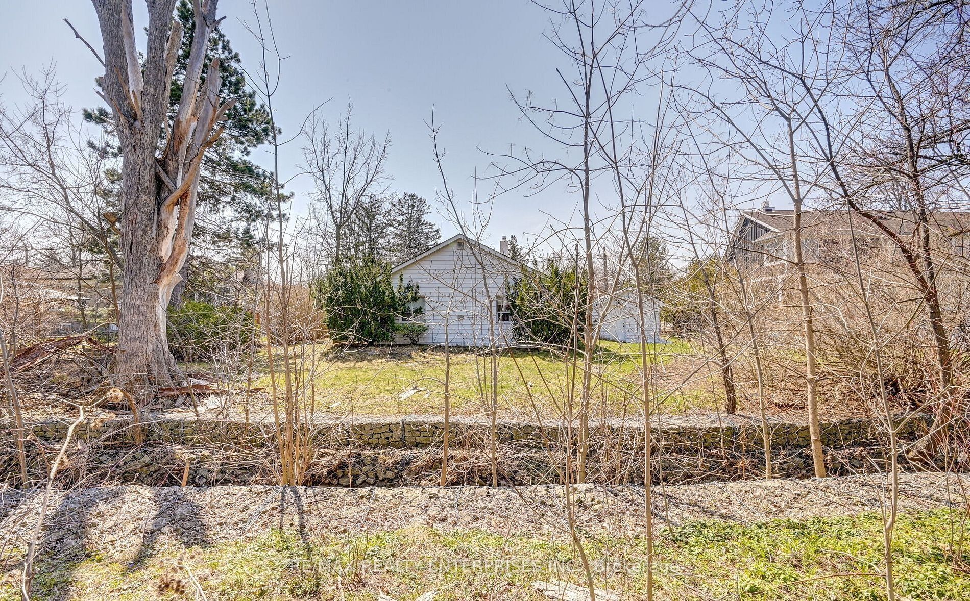 1235 Old River Road