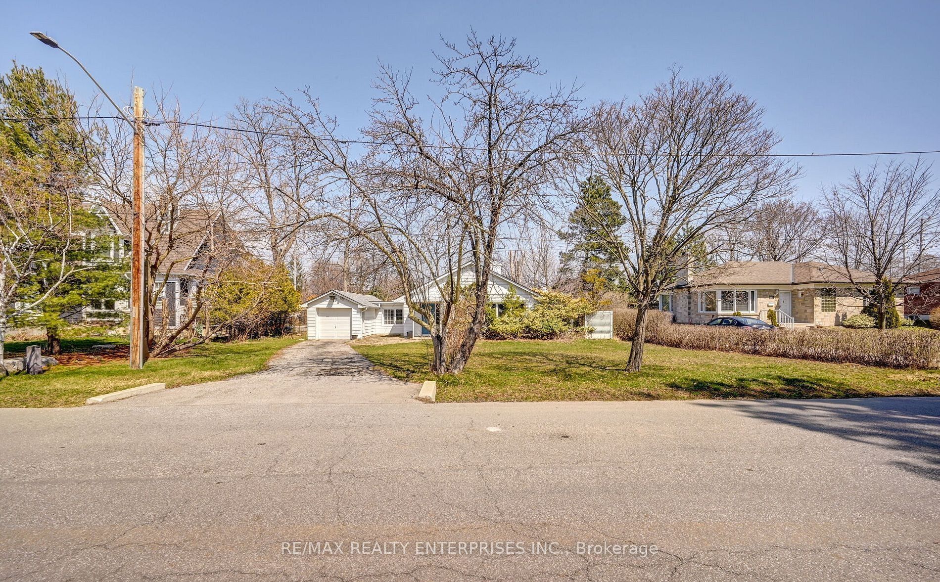 1235 Old River Road