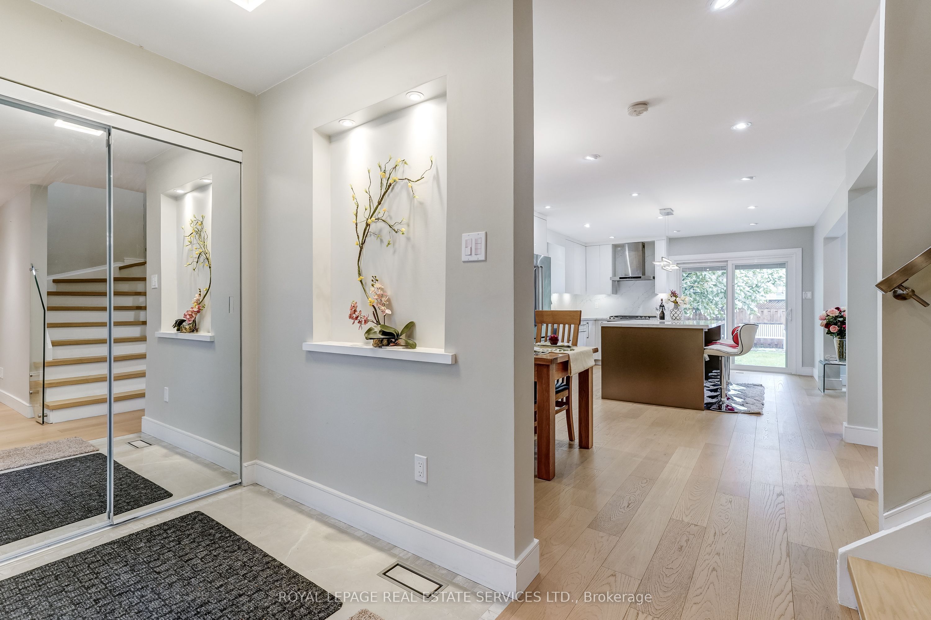 3592 Cherrington Crescent