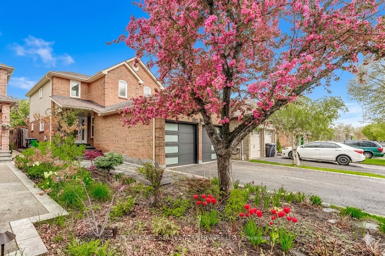 3592 Cherrington Crescent