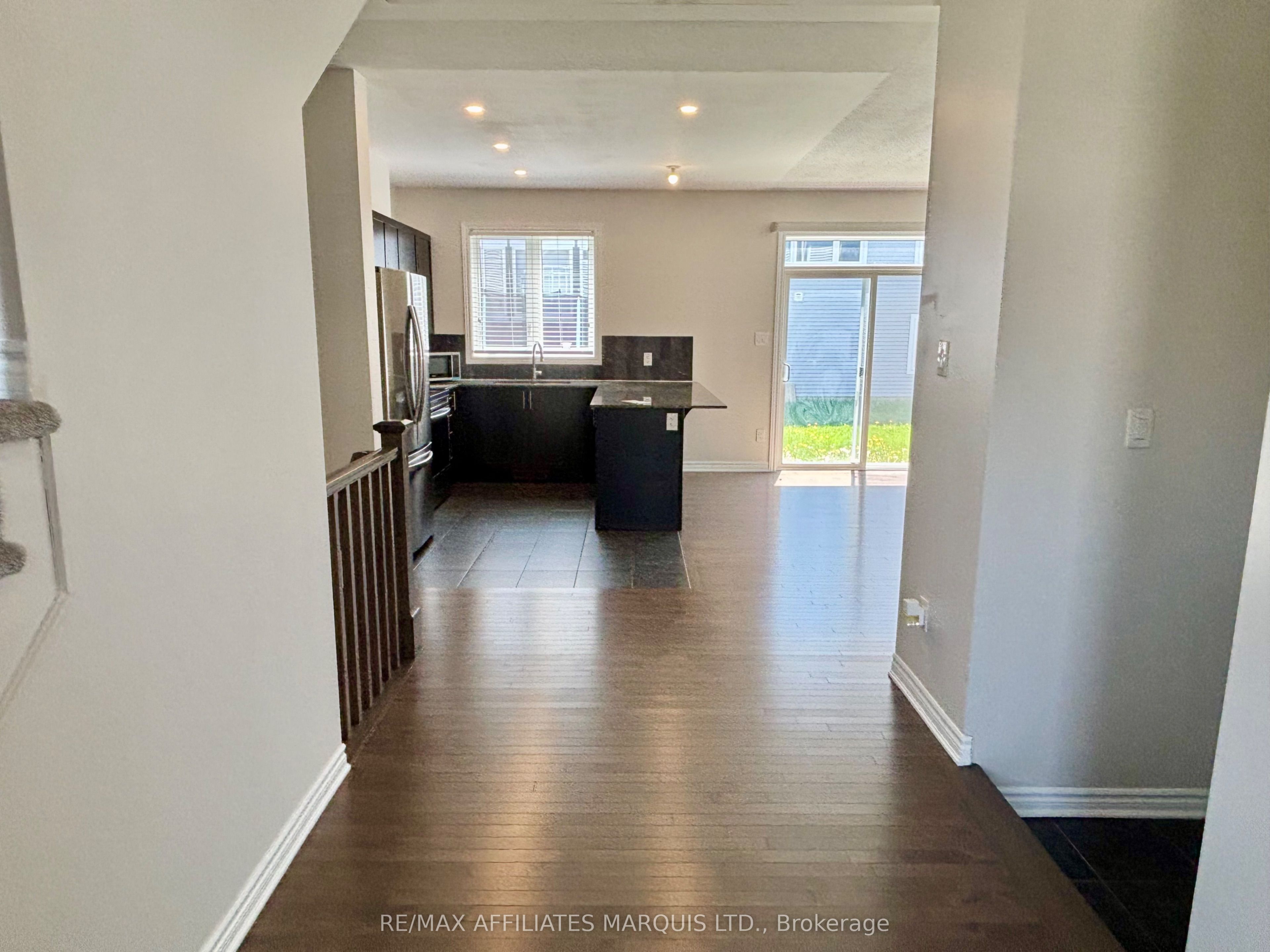 526 Sturnidae Street