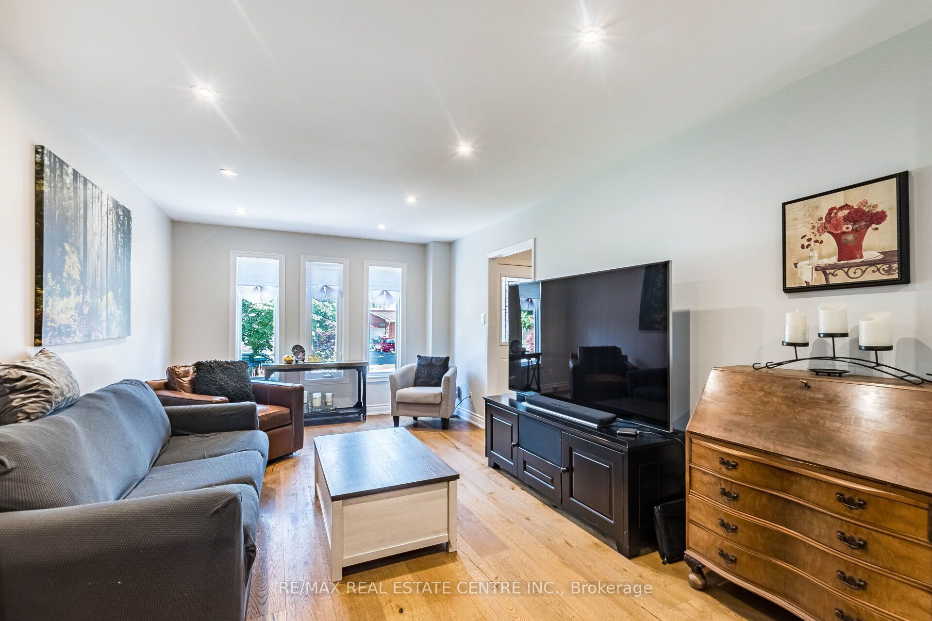 1571 Meadowfield Crescent