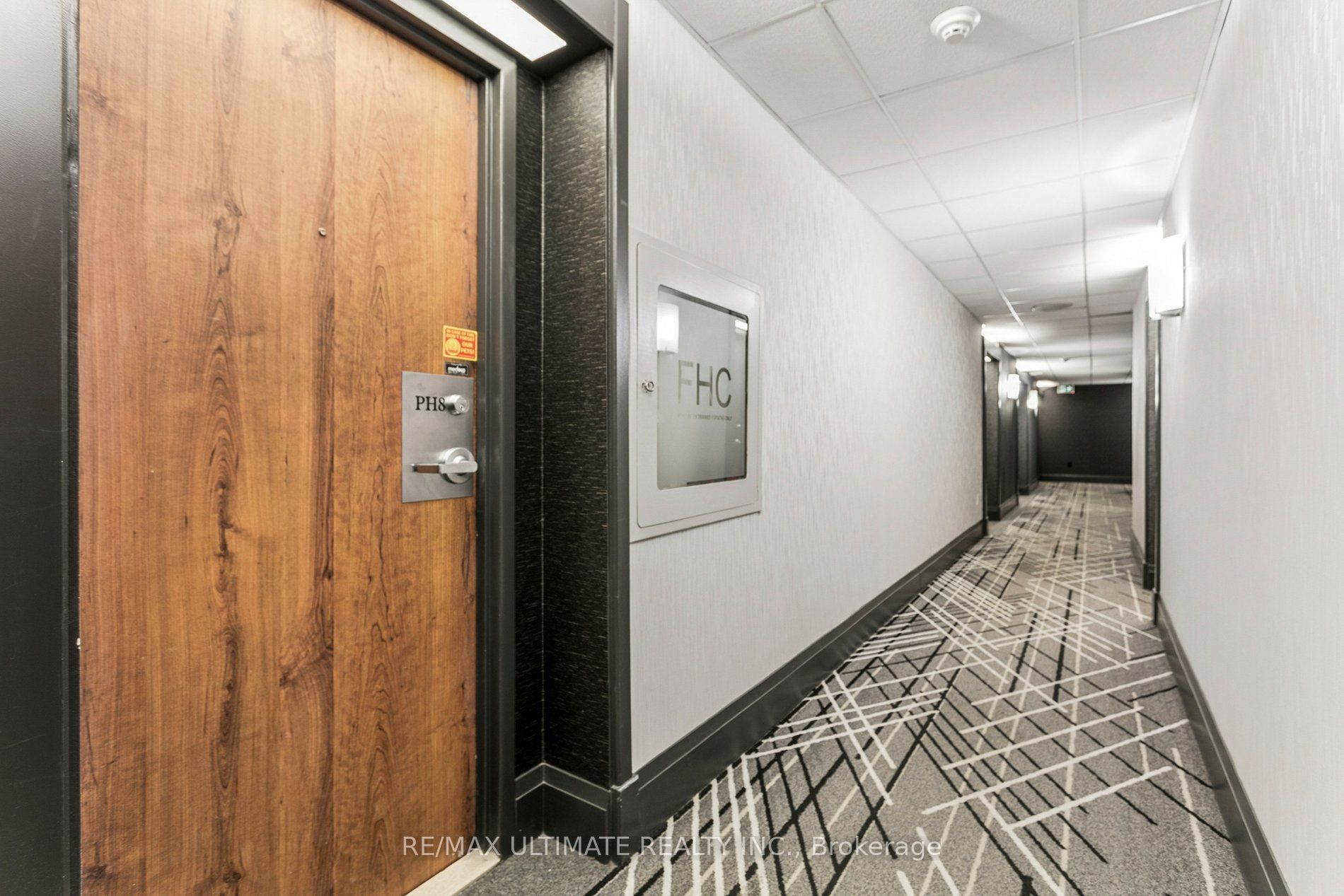 705 King Street W PH08