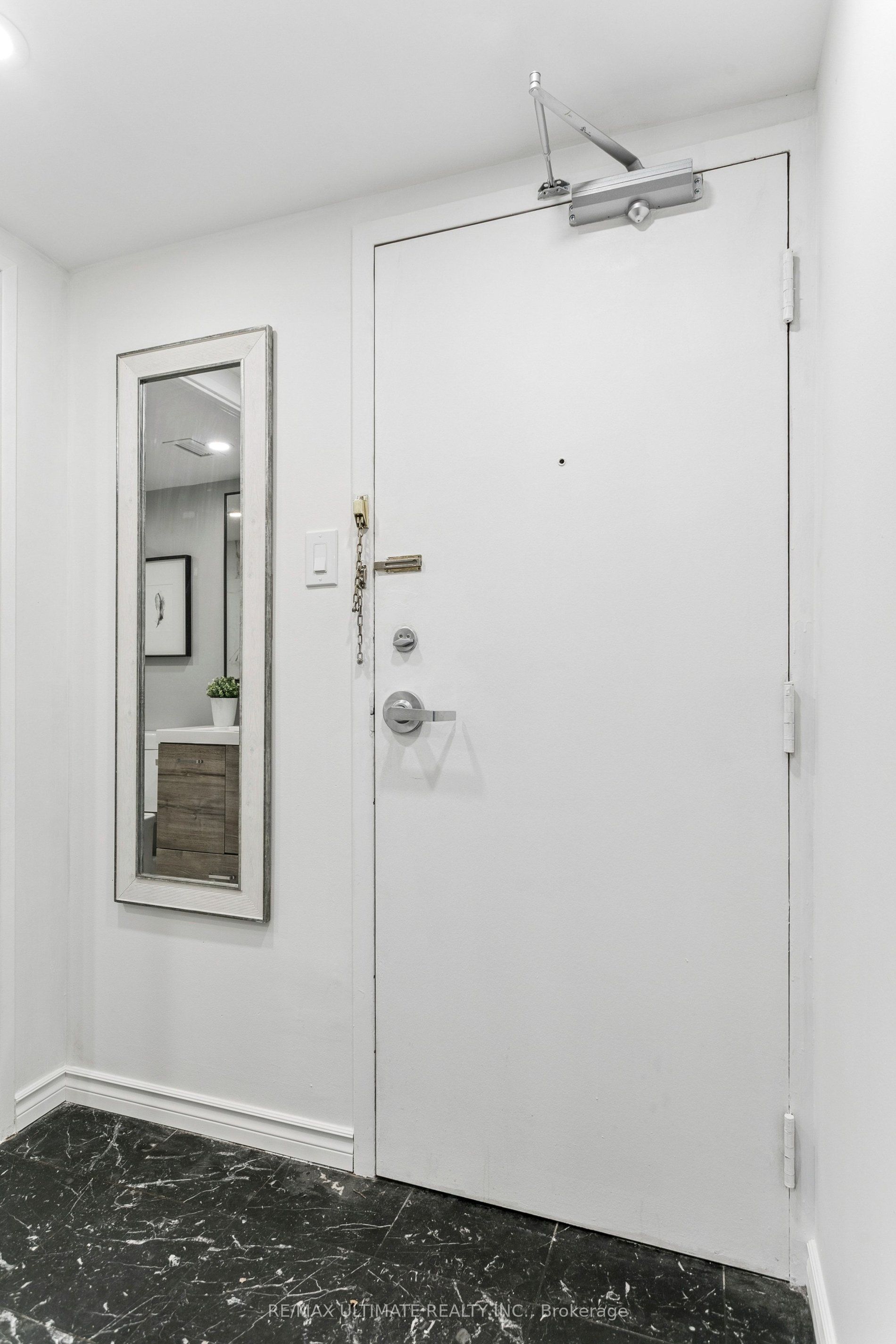 705 King Street W PH08