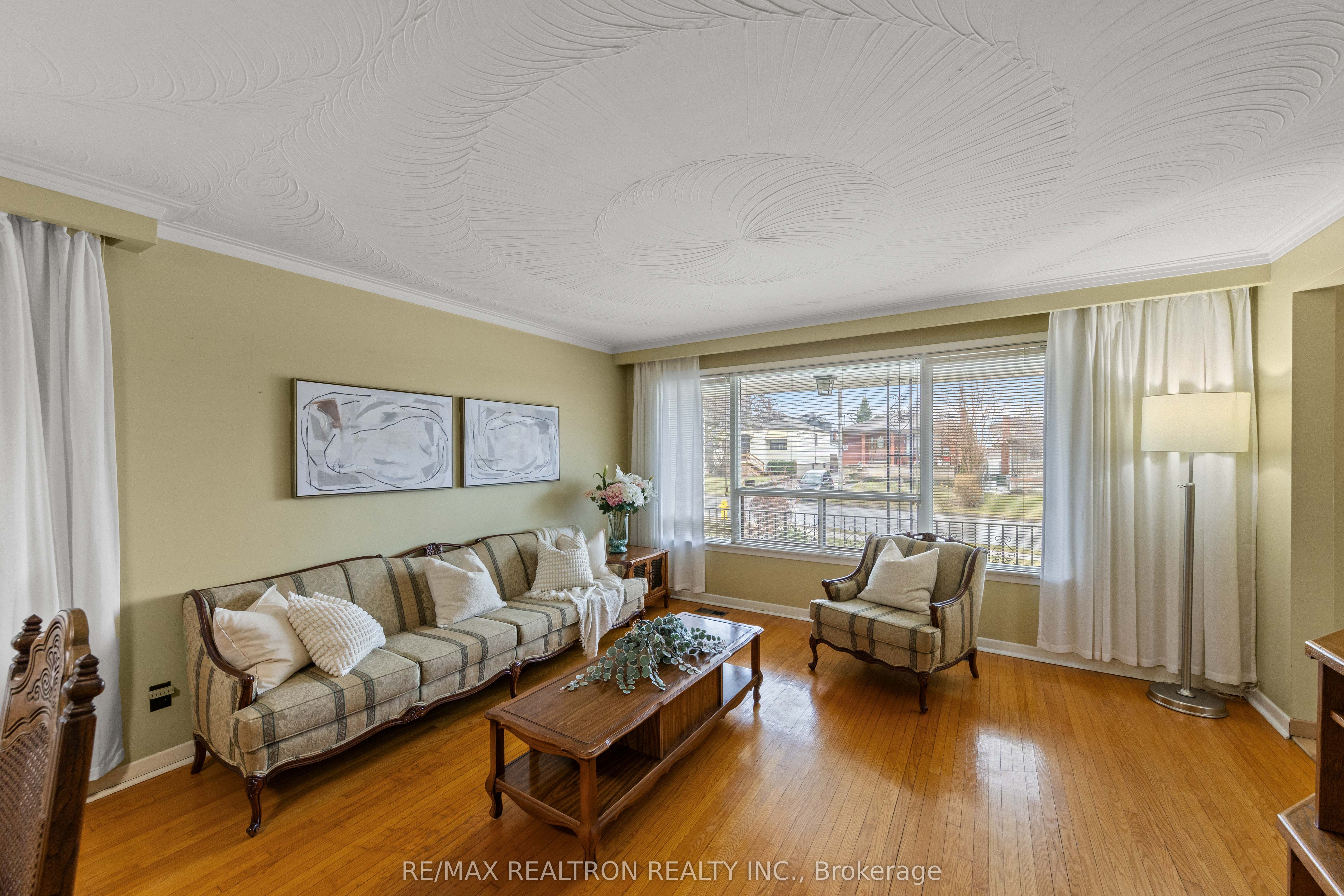 1144 Glengrove Avenue W