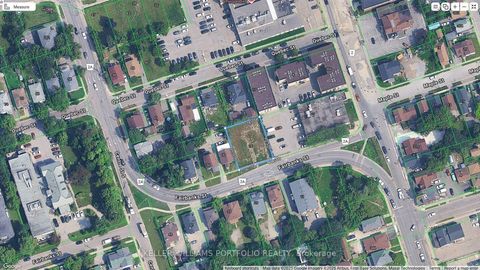 24 Fairbanks Street Oshawa ON L1H 2L8