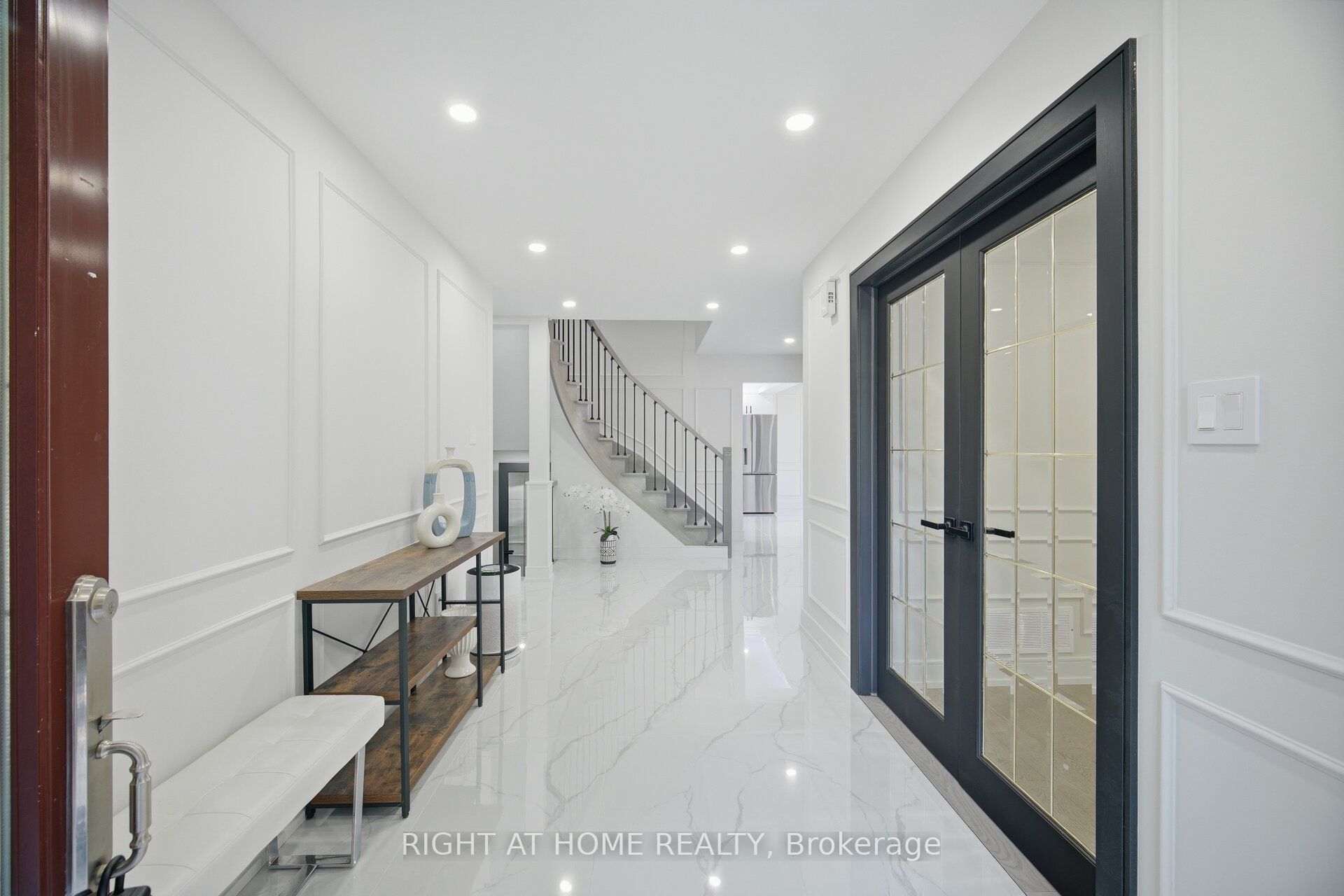 4 Simmons Crescent