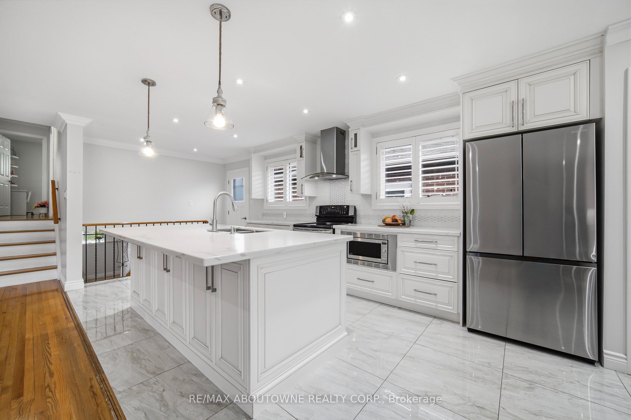 6346 Neuchatel Road
