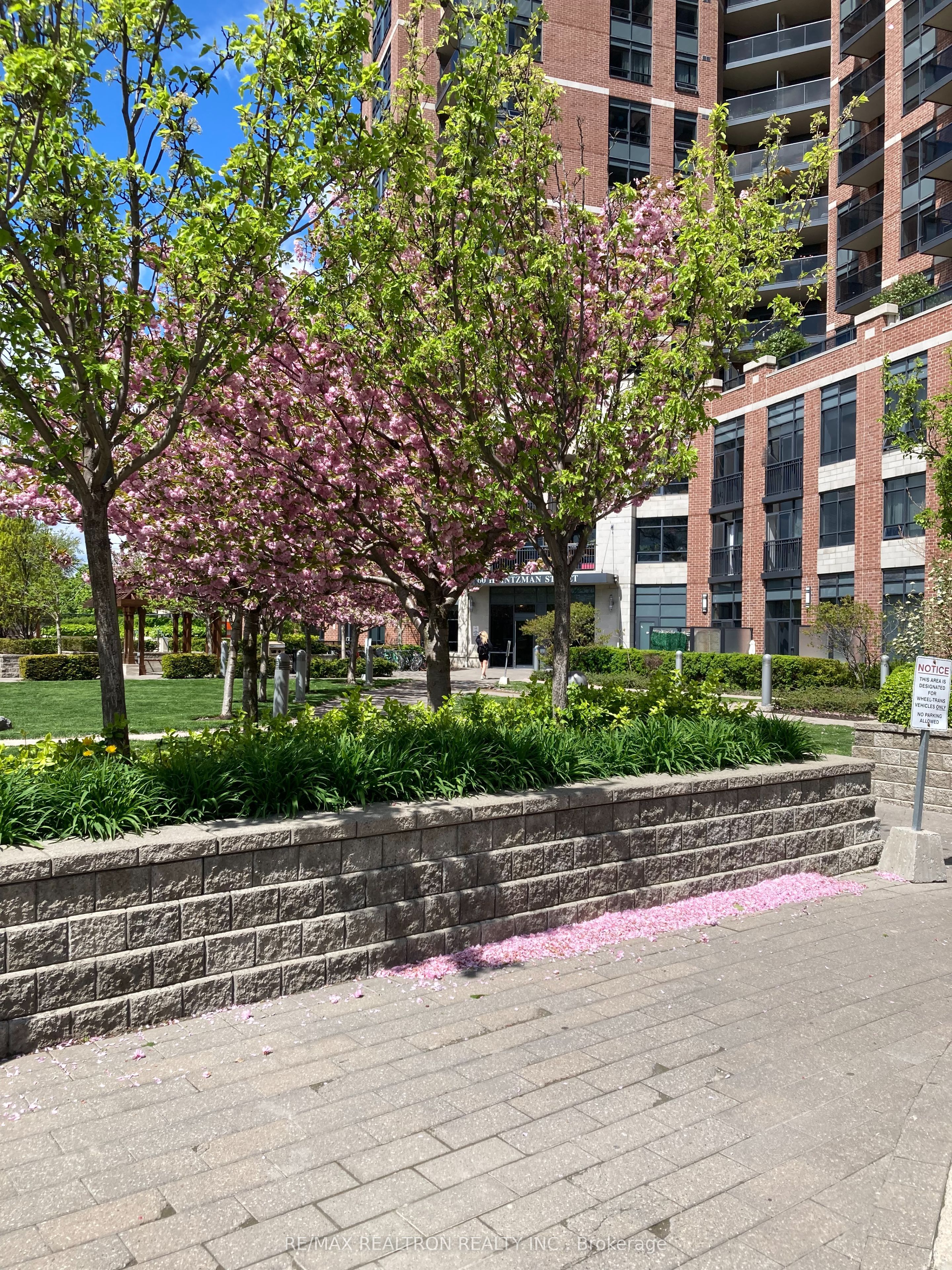 60 Heintzman Street 535